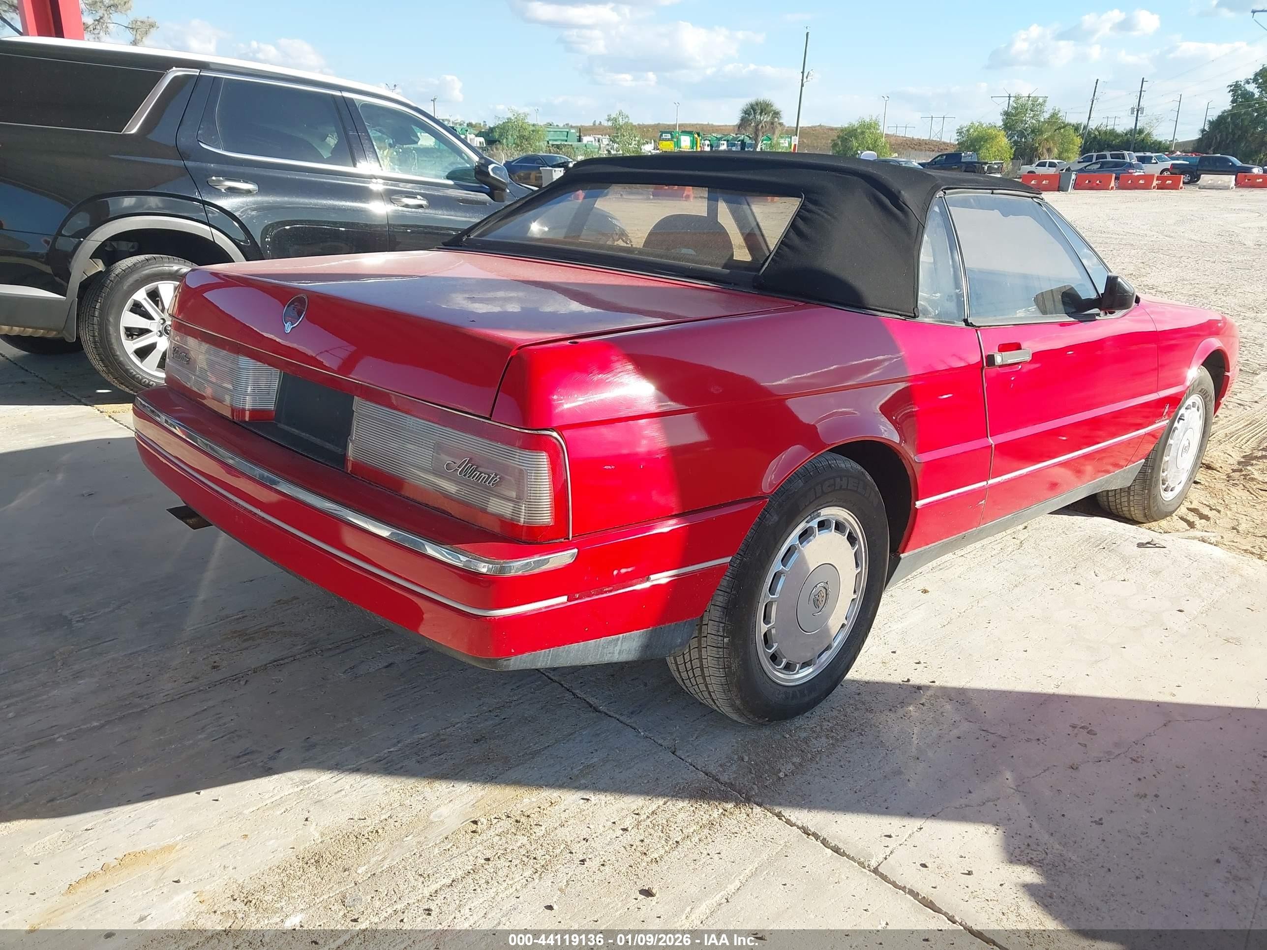 1990 Cadillac Allante   Red vin: 1G6VS3380LU126488
