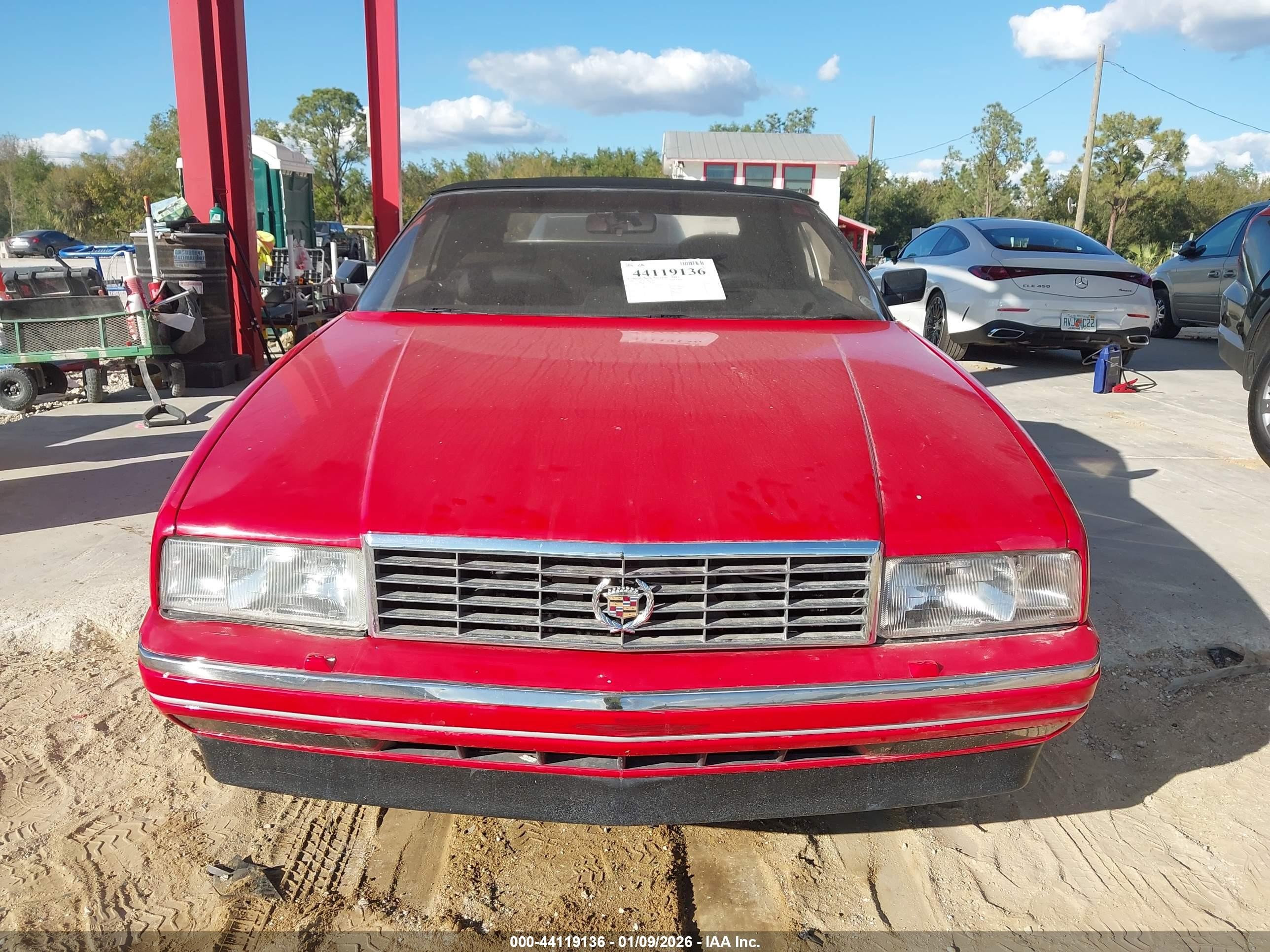 1990 Cadillac Allante   Red vin: 1G6VS3380LU126488