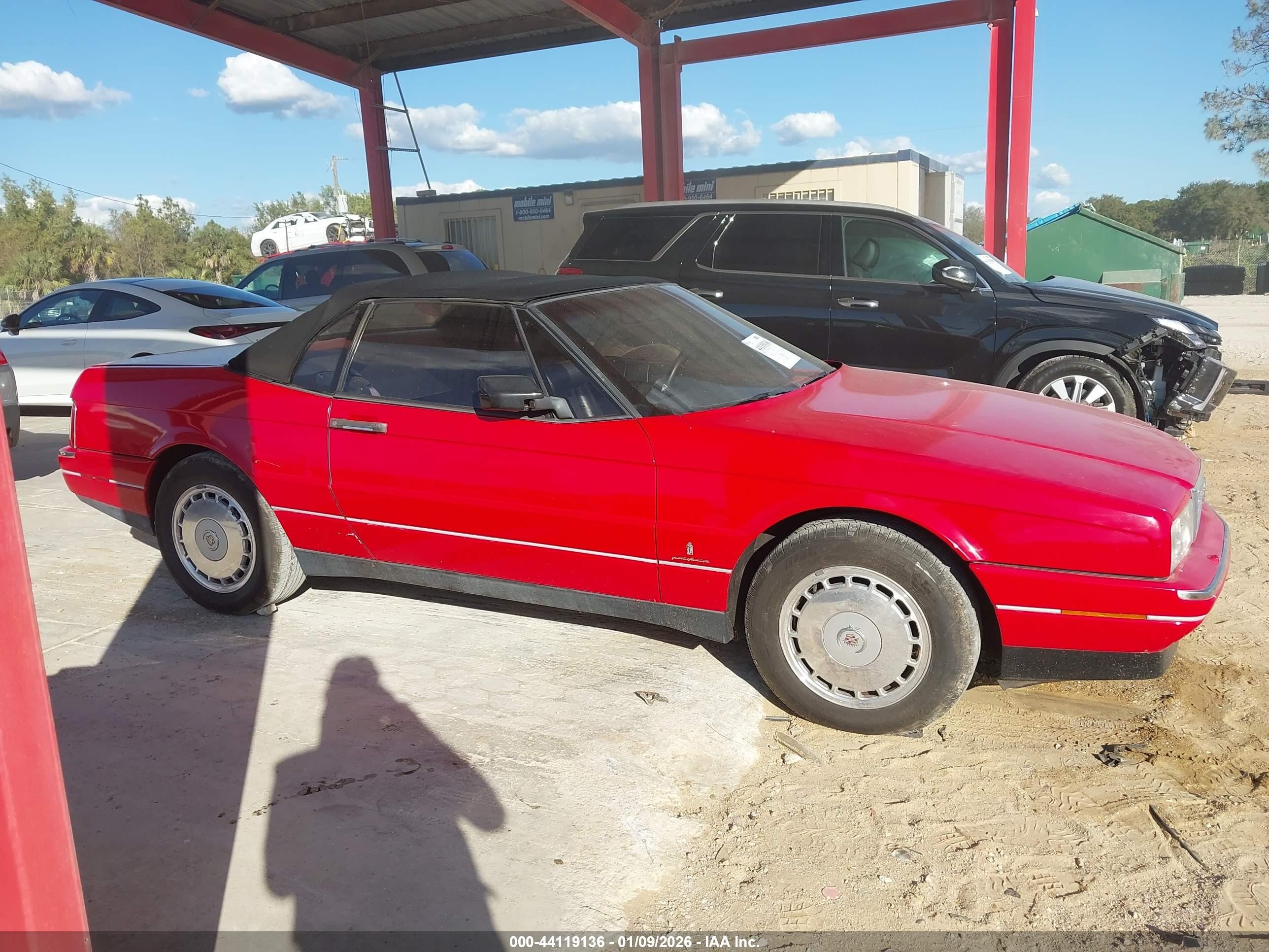 1990 Cadillac Allante   Red vin: 1G6VS3380LU126488