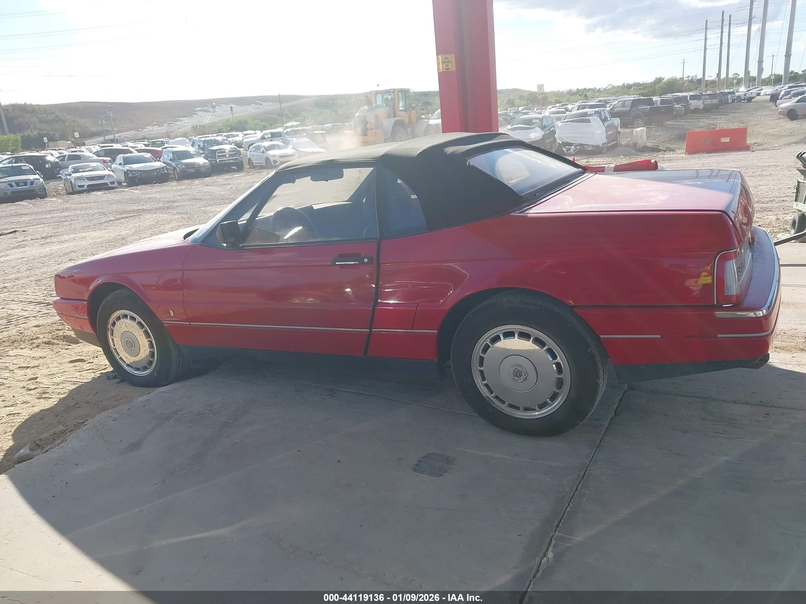 1990 Cadillac Allante   Red vin: 1G6VS3380LU126488