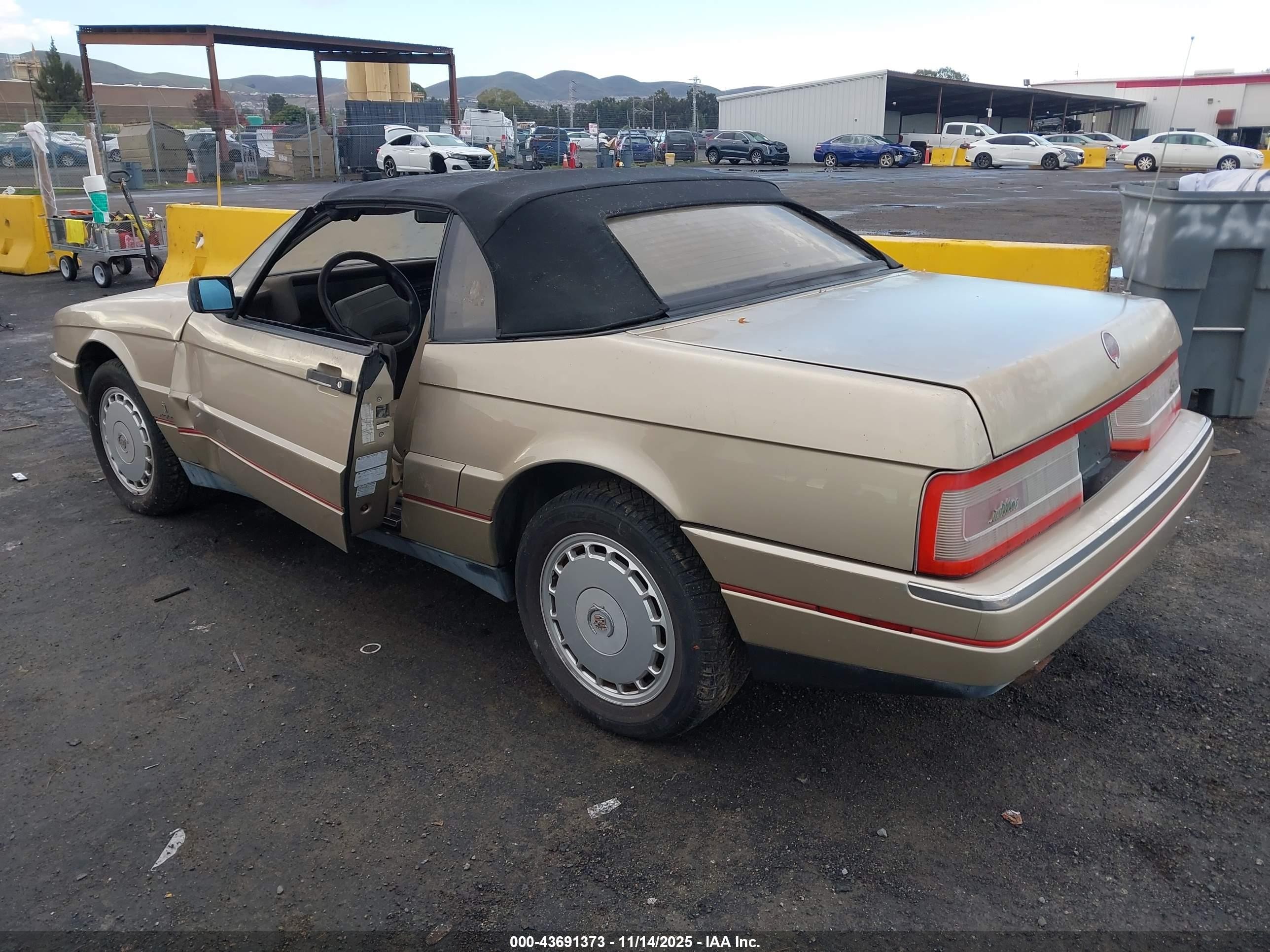 1990 Cadillac Allante   Gold vin: 1G6VS3381LU126242