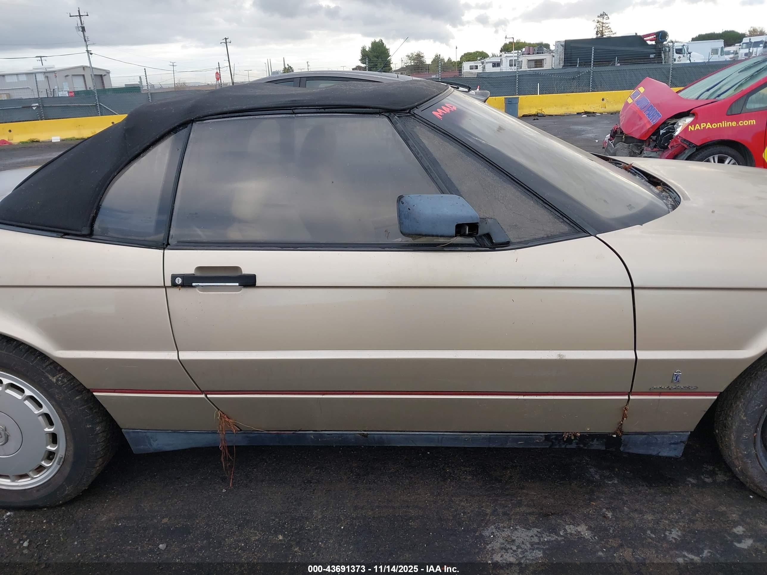 1990 Cadillac Allante   Gold vin: 1G6VS3381LU126242