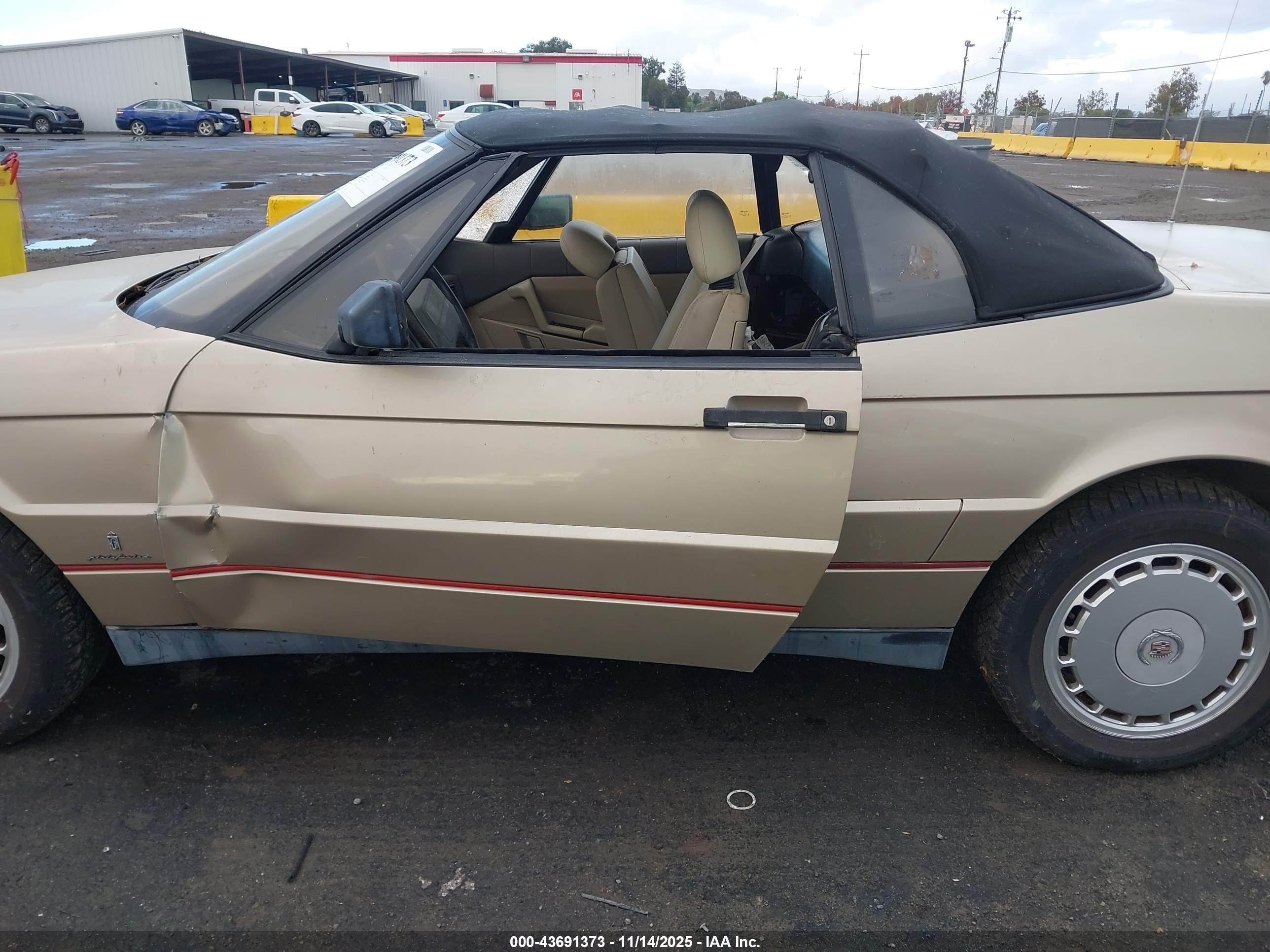 1990 Cadillac Allante   Gold vin: 1G6VS3381LU126242