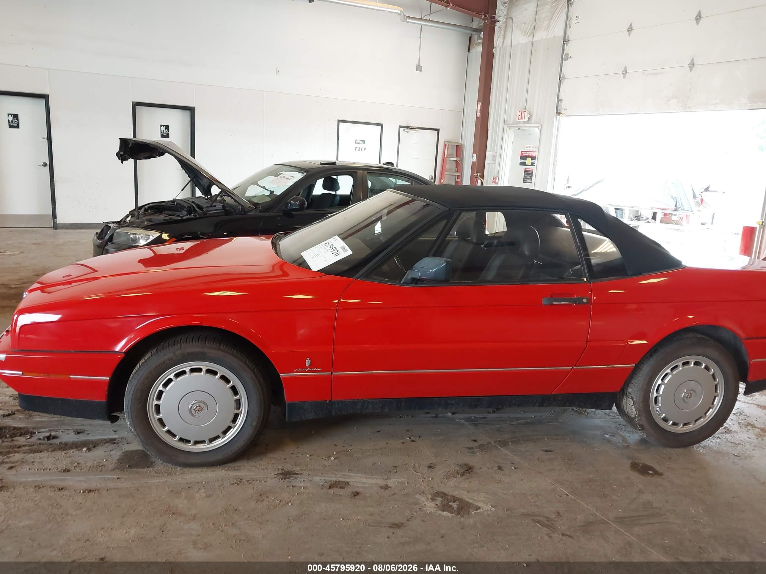 1990 Cadillac Allante   Red vin: 1G6VS3381LU126807
