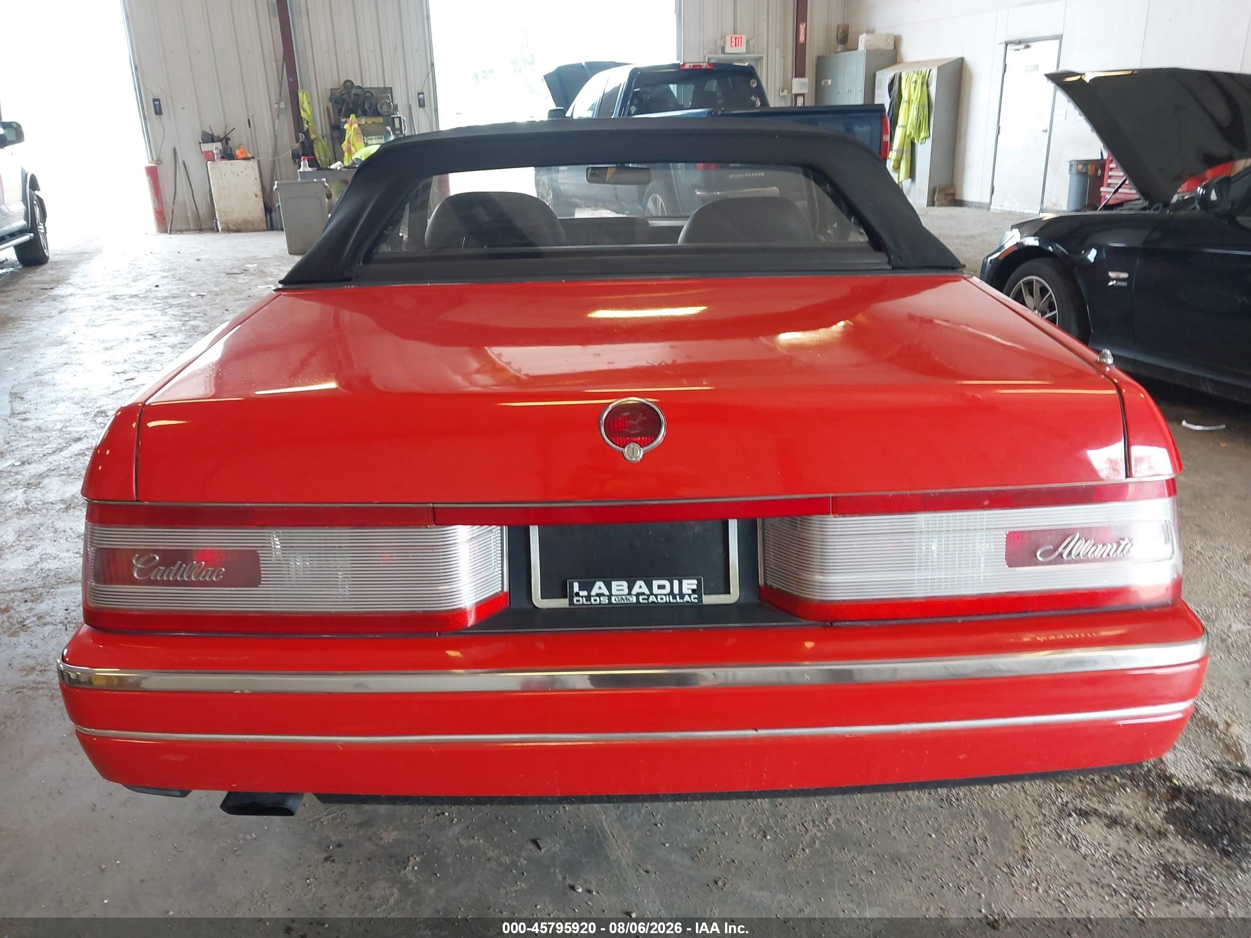 1990 Cadillac Allante   Red vin: 1G6VS3381LU126807