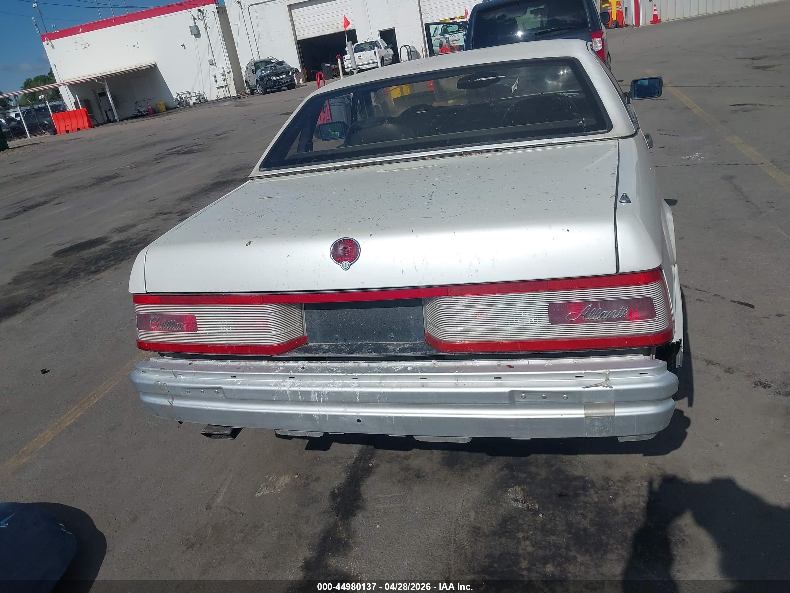 1990 Cadillac Allante   White vin: 1G6VS3387LU127153