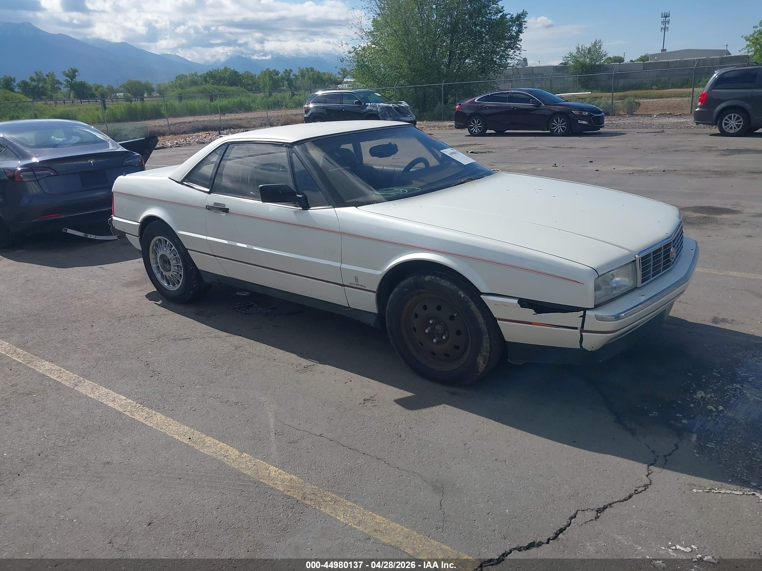 1990 Cadillac Allante   White vin: 1G6VS3387LU127153