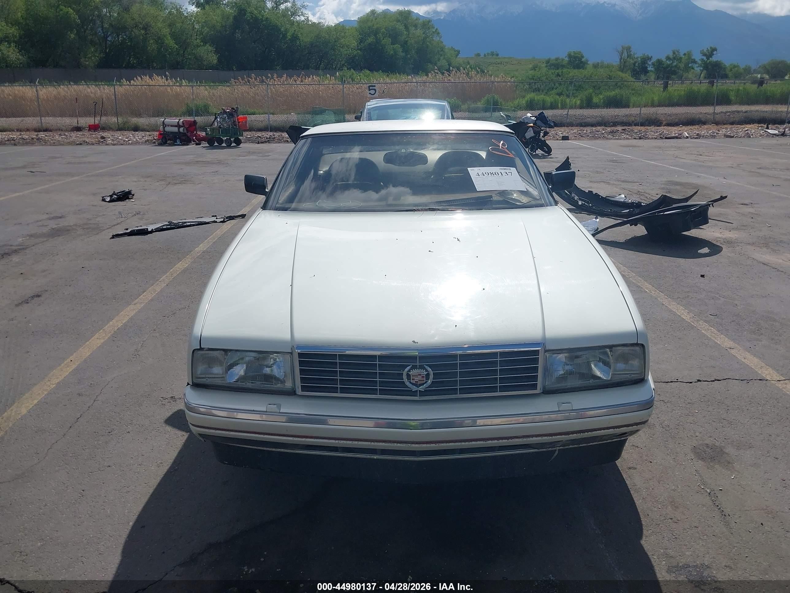 1990 Cadillac Allante   White vin: 1G6VS3387LU127153