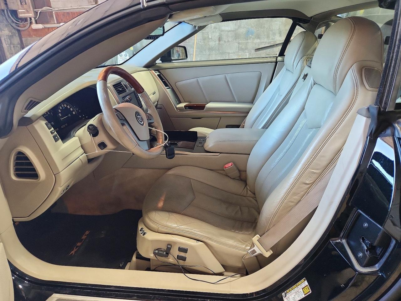 2005 Cadillac Xlr Черный vin: 1G6YV34A555601569