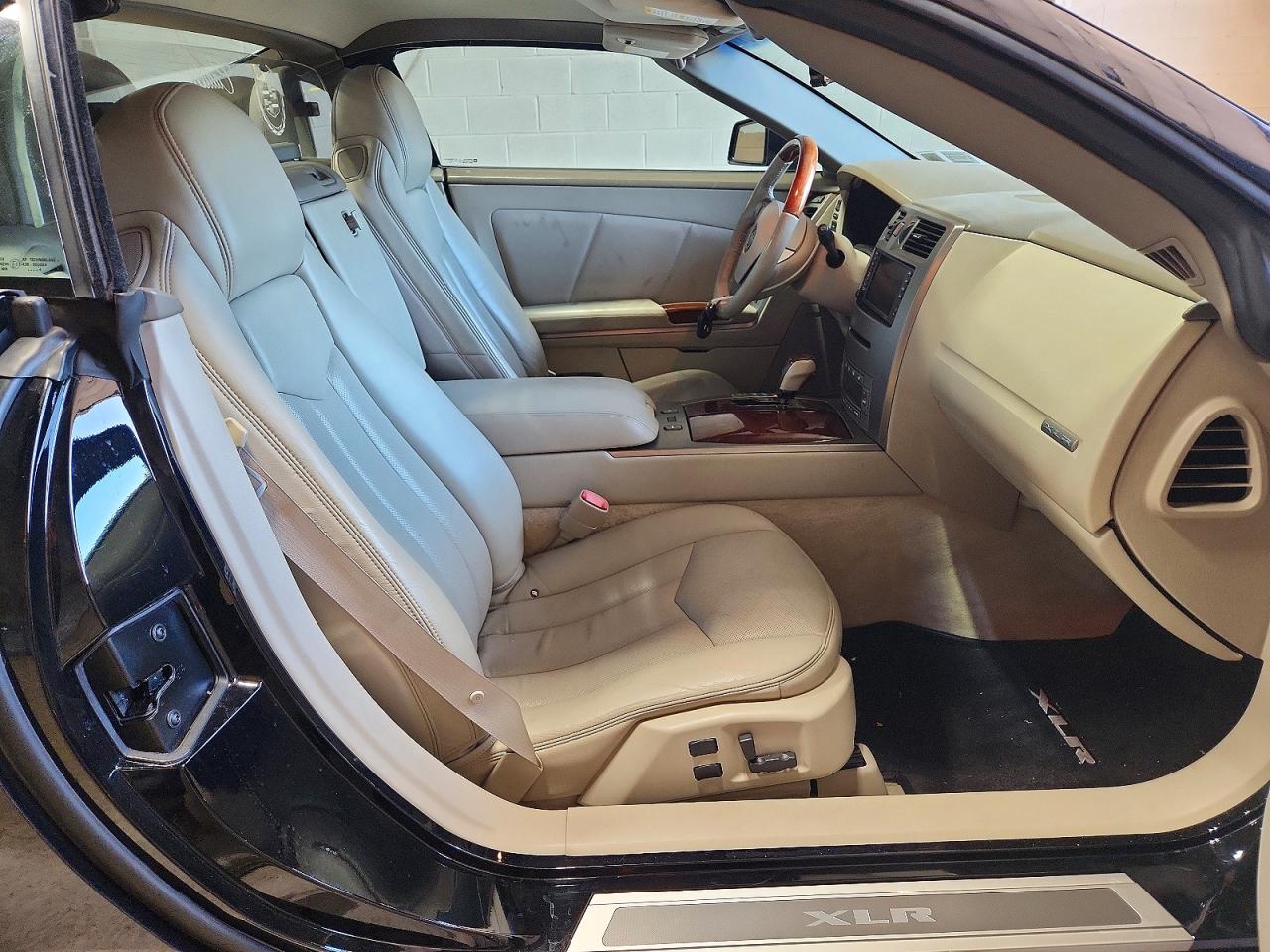 2005 Cadillac Xlr Черный vin: 1G6YV34A555601569
