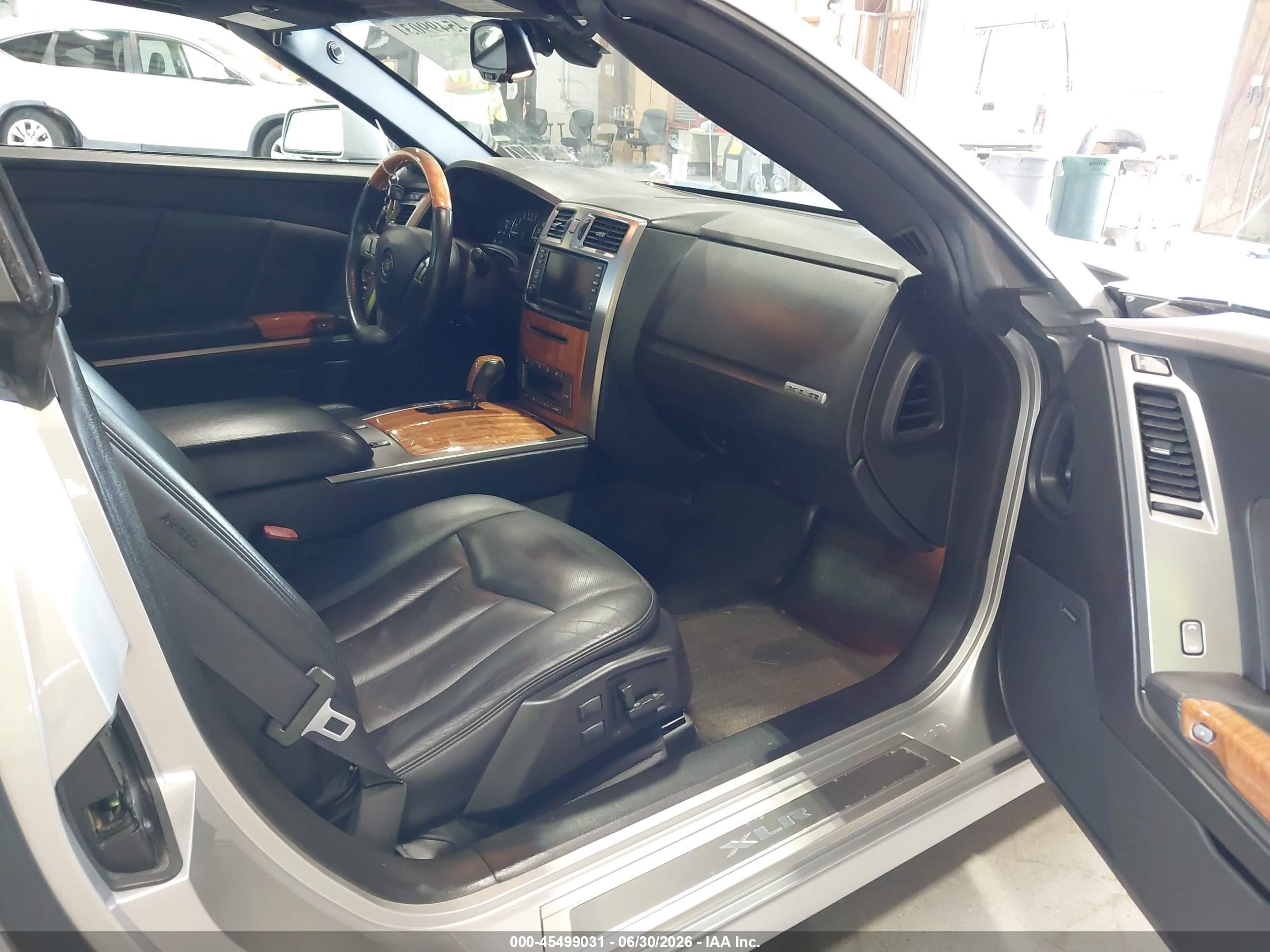 2006 Cadillac Xlr   Silver vin: 1G6YV36A565601649