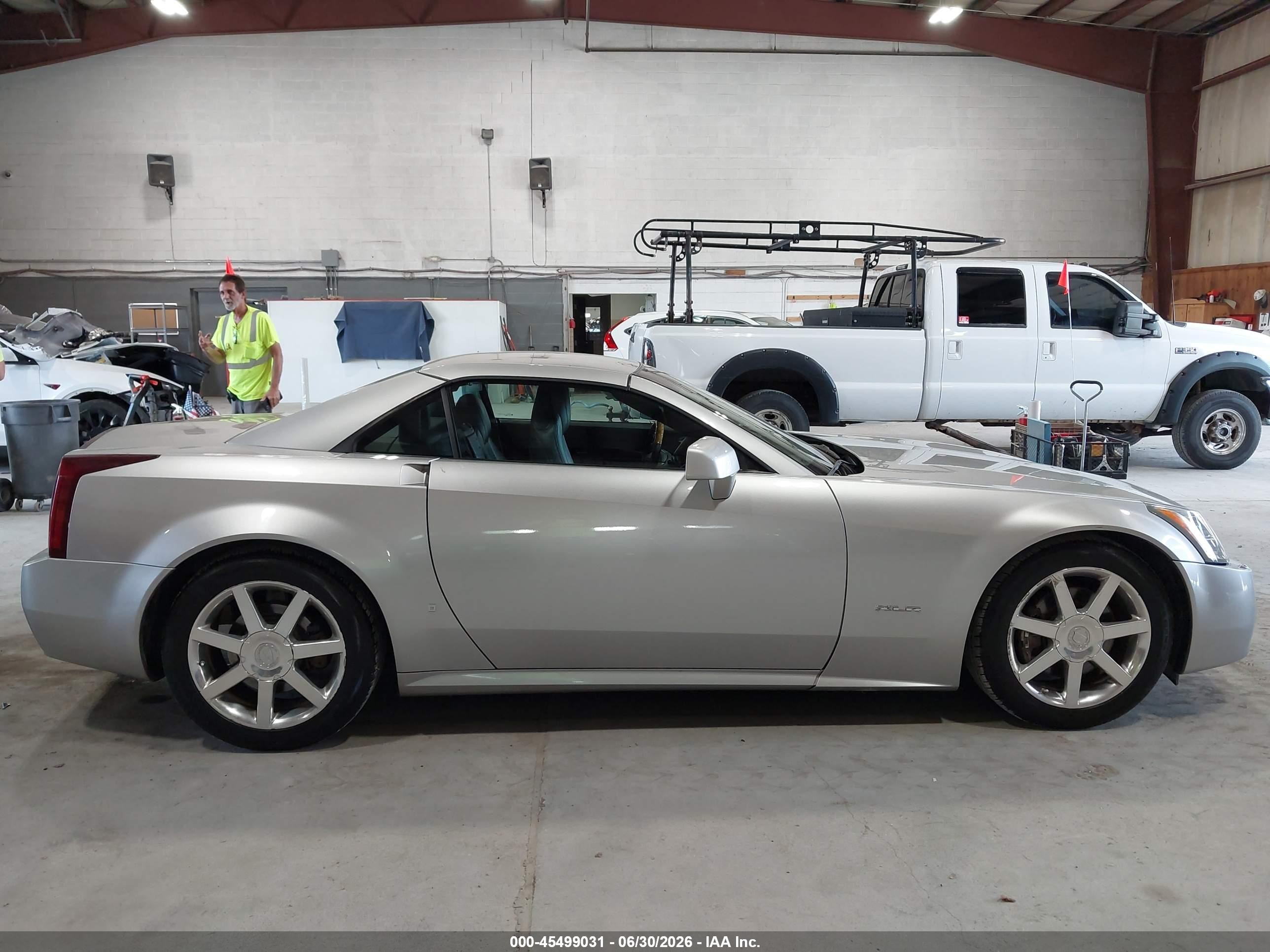2006 Cadillac Xlr   Silver vin: 1G6YV36A565601649