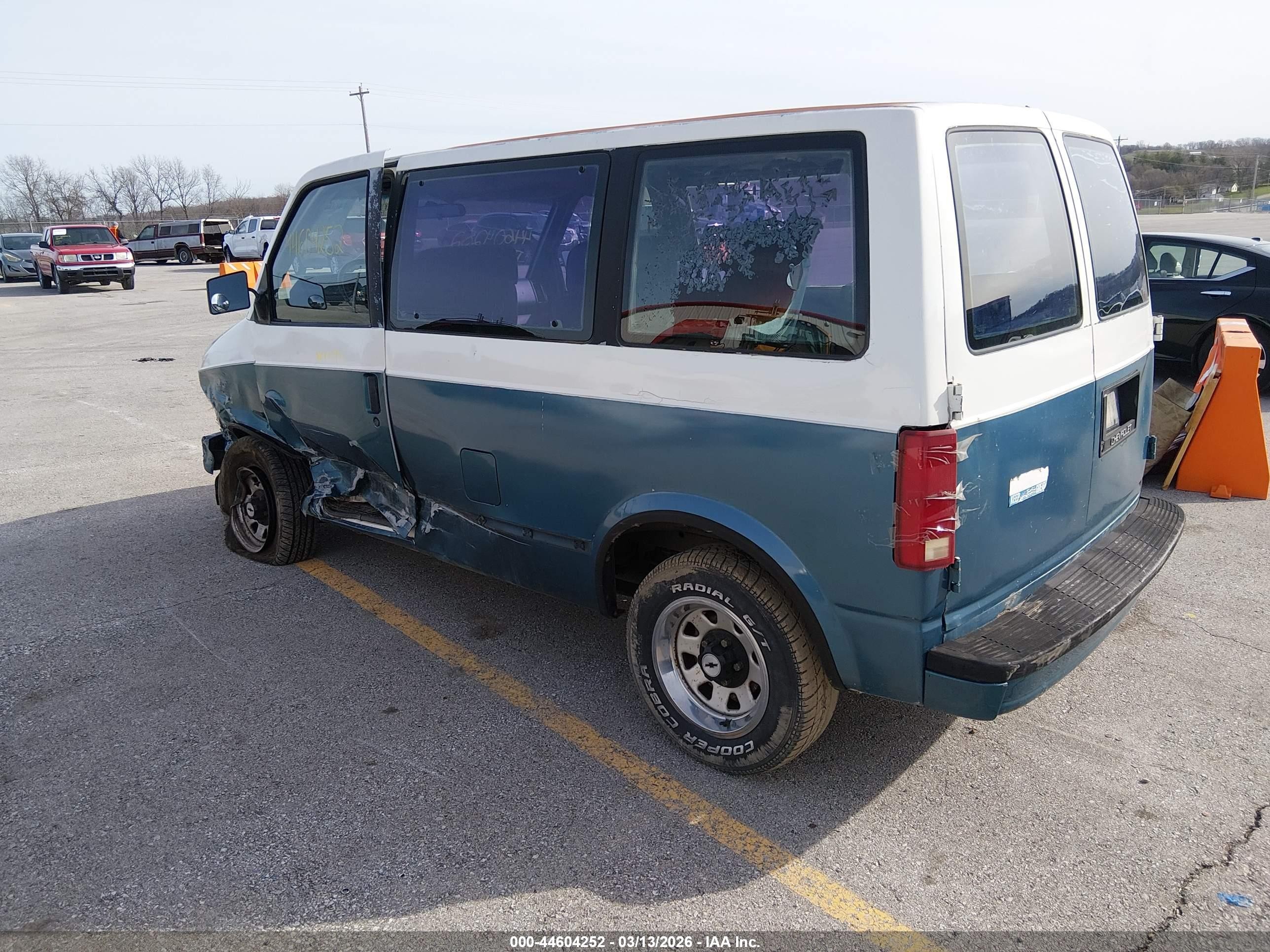 1986 Chevrolet Astro   Turquoise vin: 1G8DM15Z7GB149209