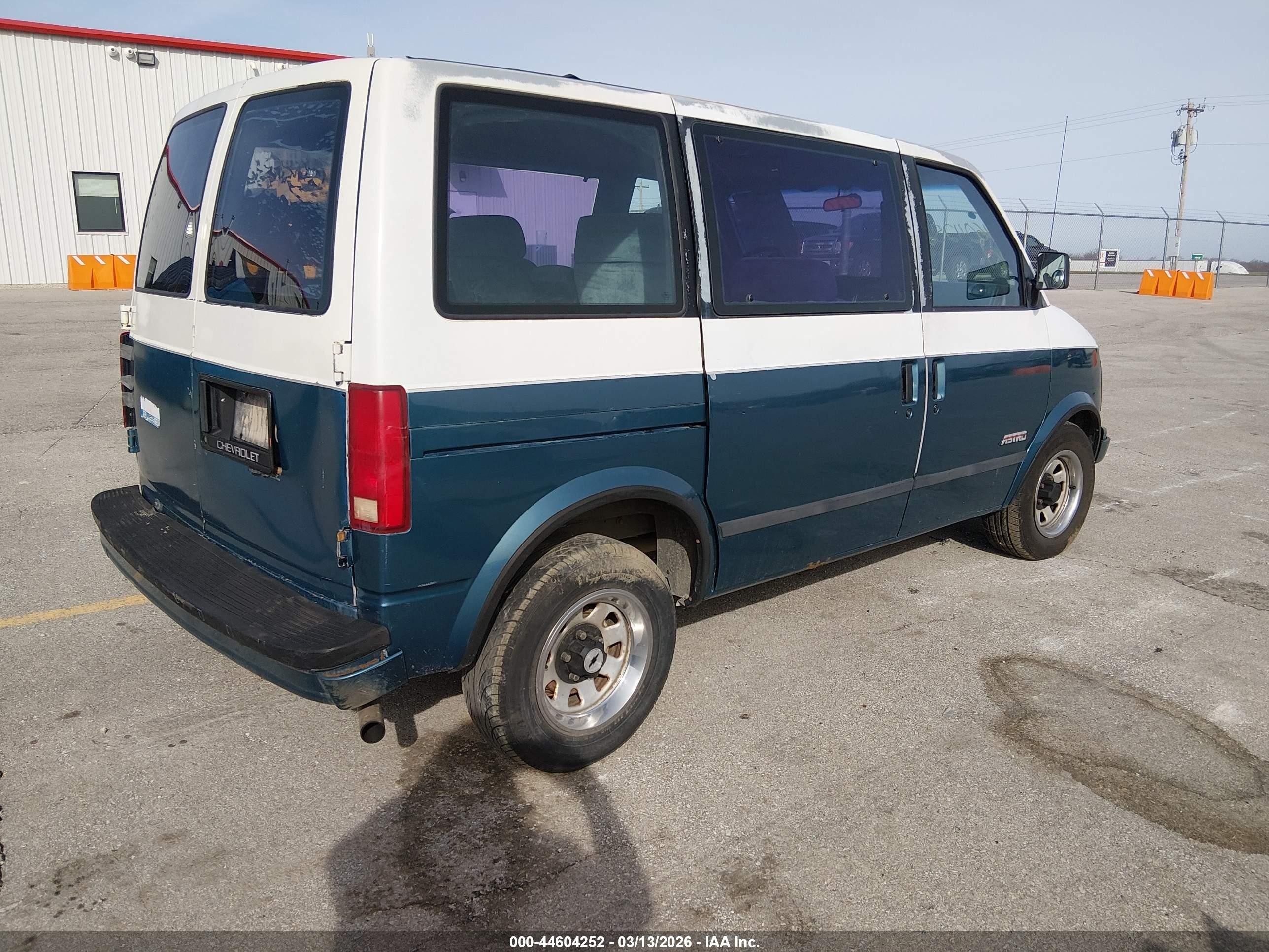 1986 Chevrolet Astro   Turquoise vin: 1G8DM15Z7GB149209