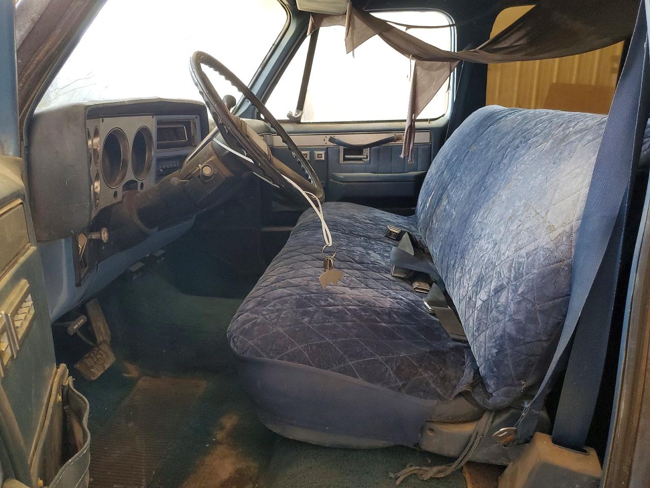 1984 Chevrolet Suburban C10 Blue vin: 1G8EC16L4EF128132