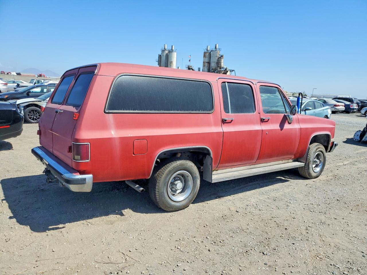 1985 Chevrolet Suburban K10 Red vin: 1G8EK16CXFF155811