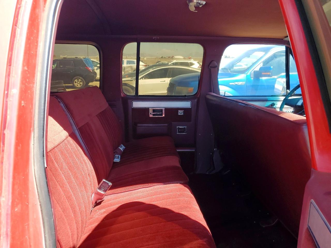1985 Chevrolet Suburban K10 Red vin: 1G8EK16CXFF155811