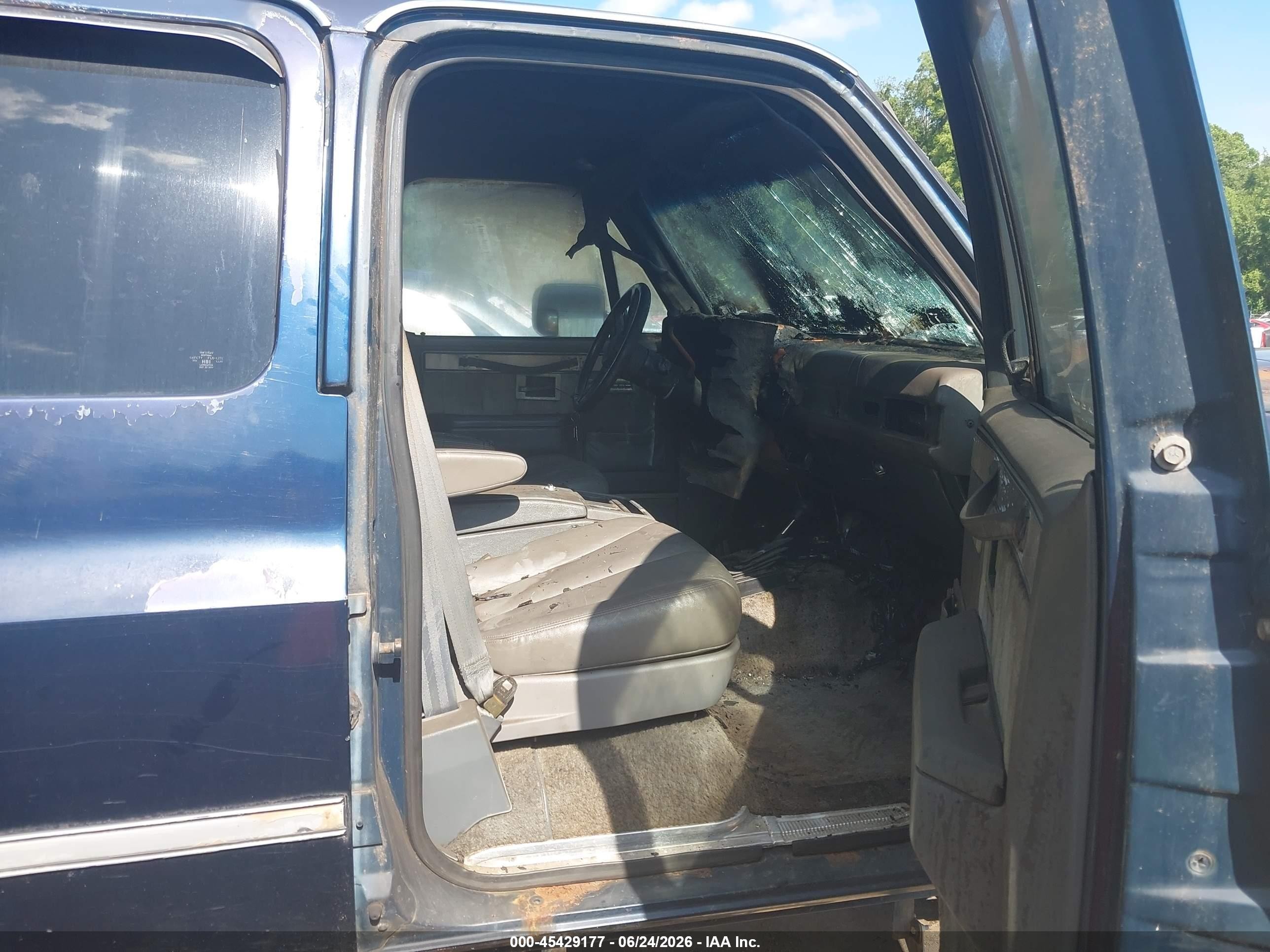 1985 Chevrolet Suburban K10 Blue vin: 1G8EK16L0FF165988