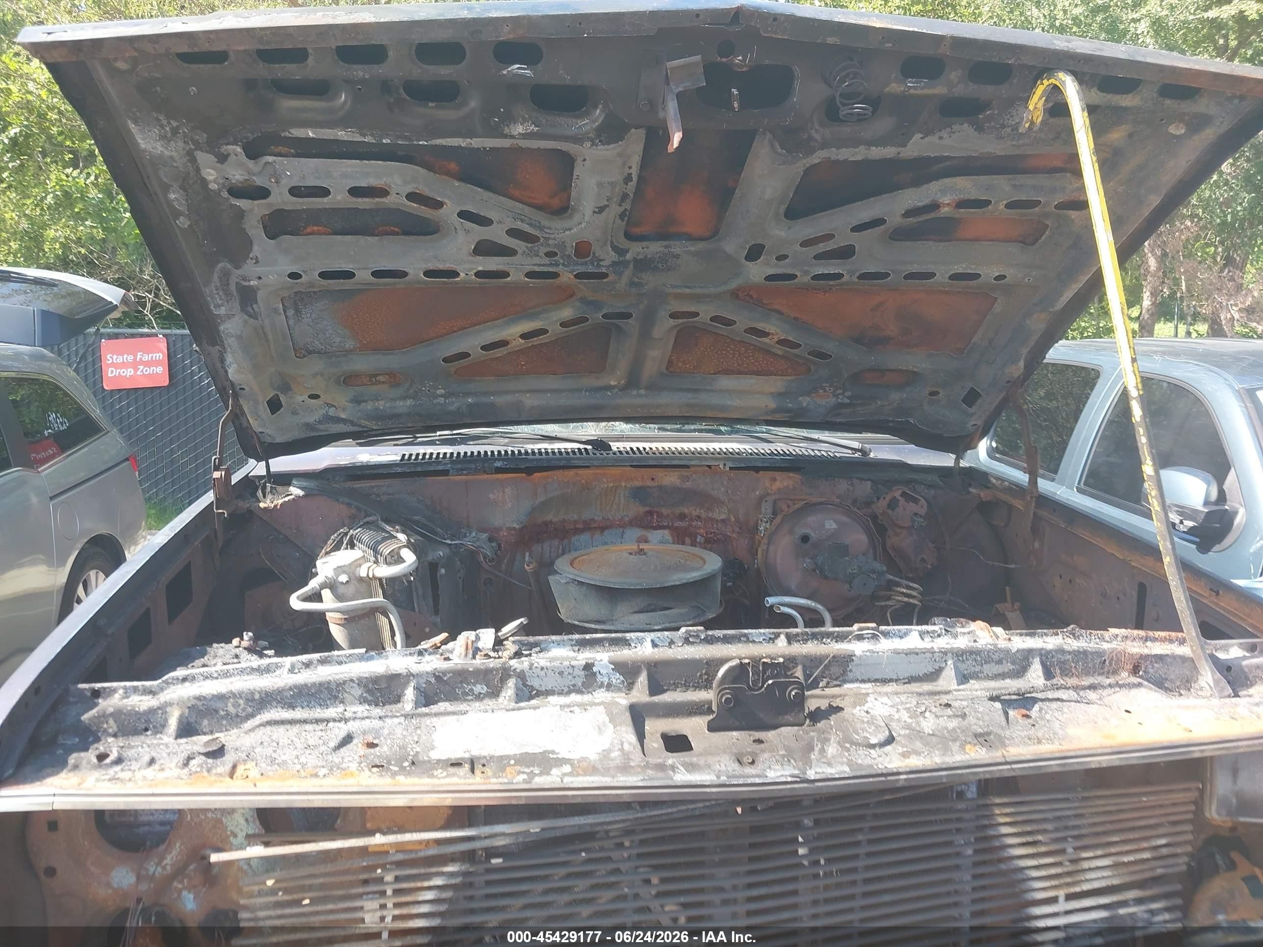 1985 Chevrolet Suburban K10 Blue vin: 1G8EK16L0FF165988