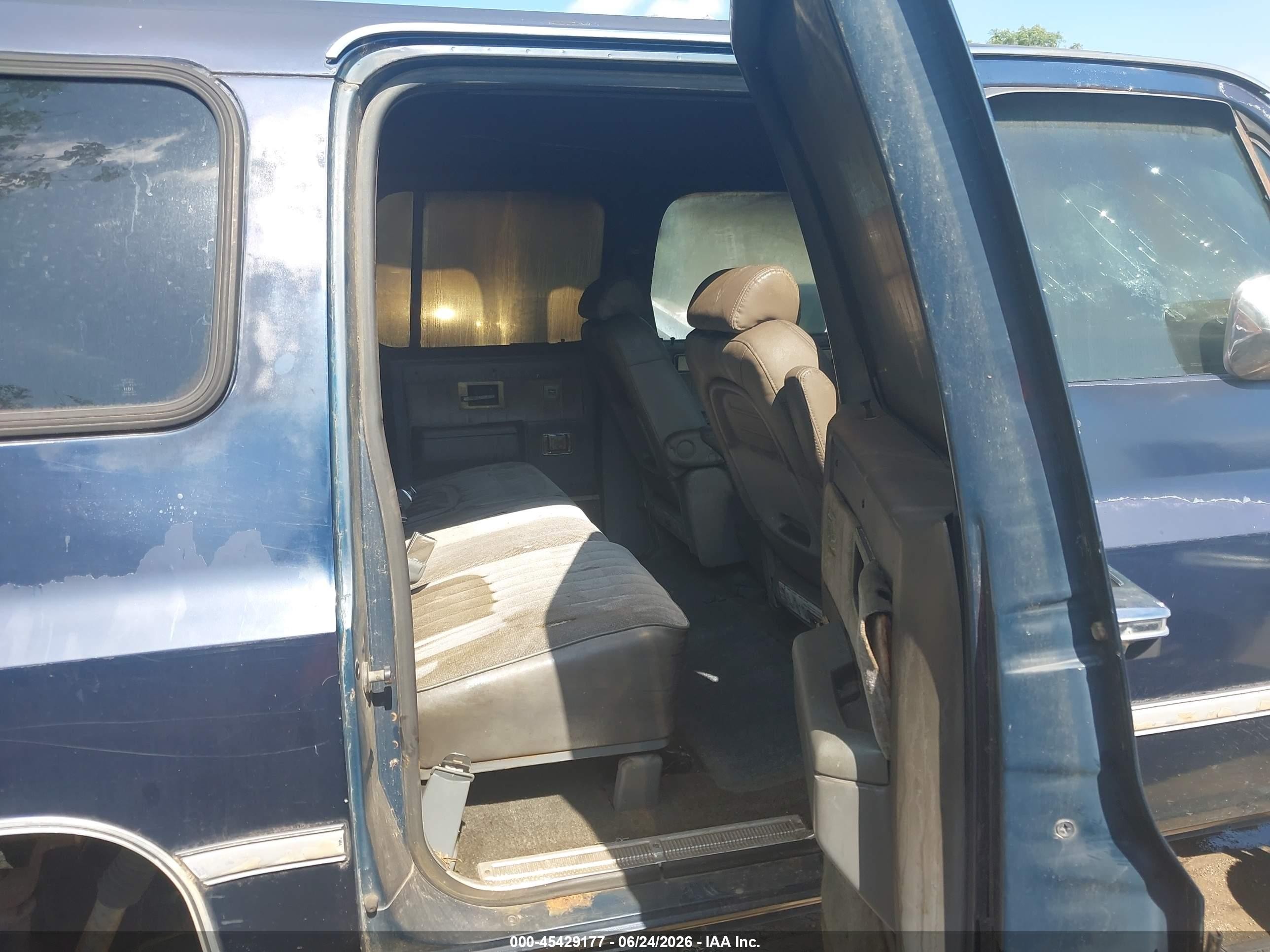 1985 Chevrolet Suburban K10 Blue vin: 1G8EK16L0FF165988