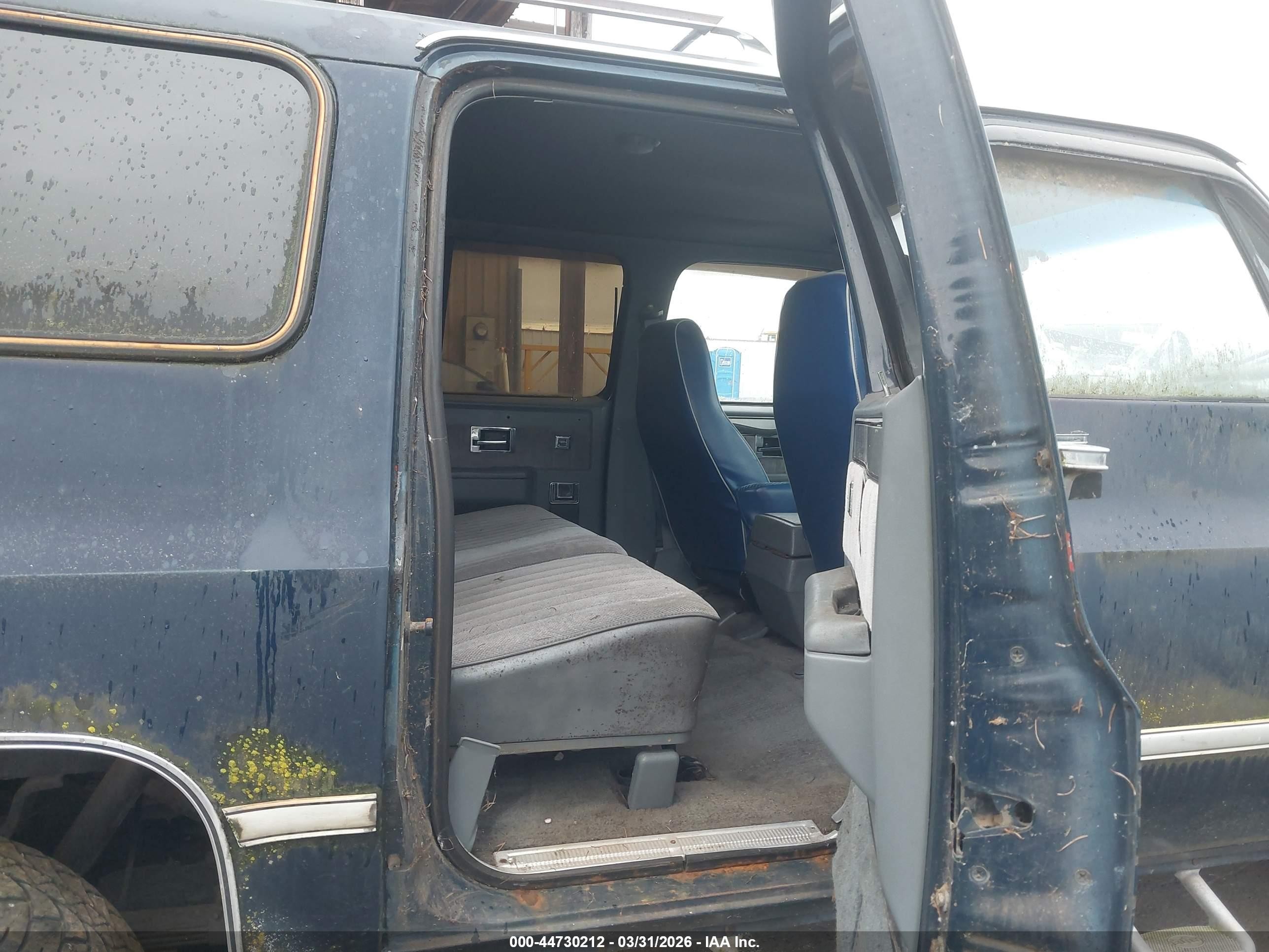 1986 Chevrolet Suburban K10 Blue vin: 1G8EK16L1GF130488