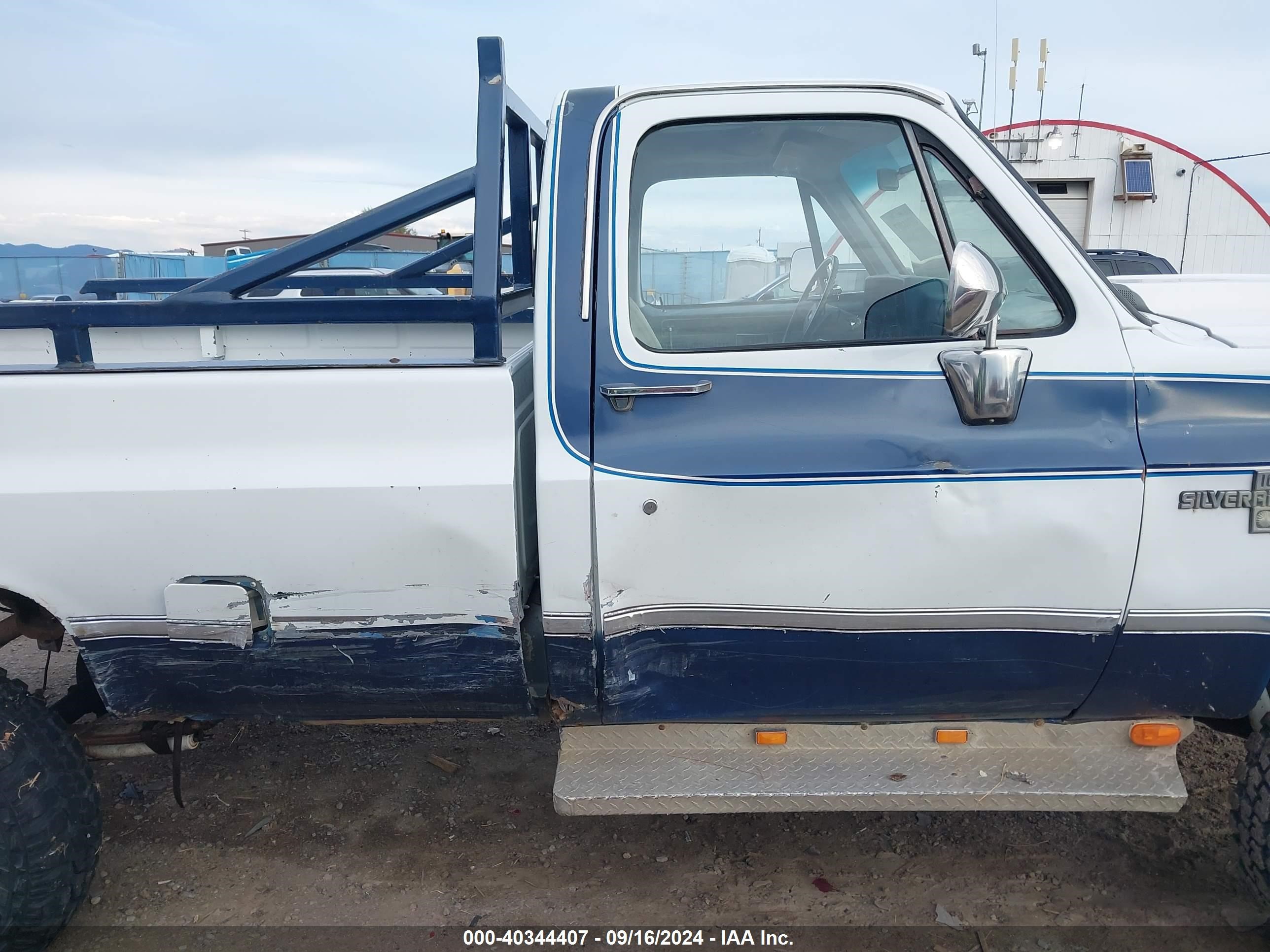 1984 Chevrolet Suburban K10 White vin: 1G8EK16L2EF146812