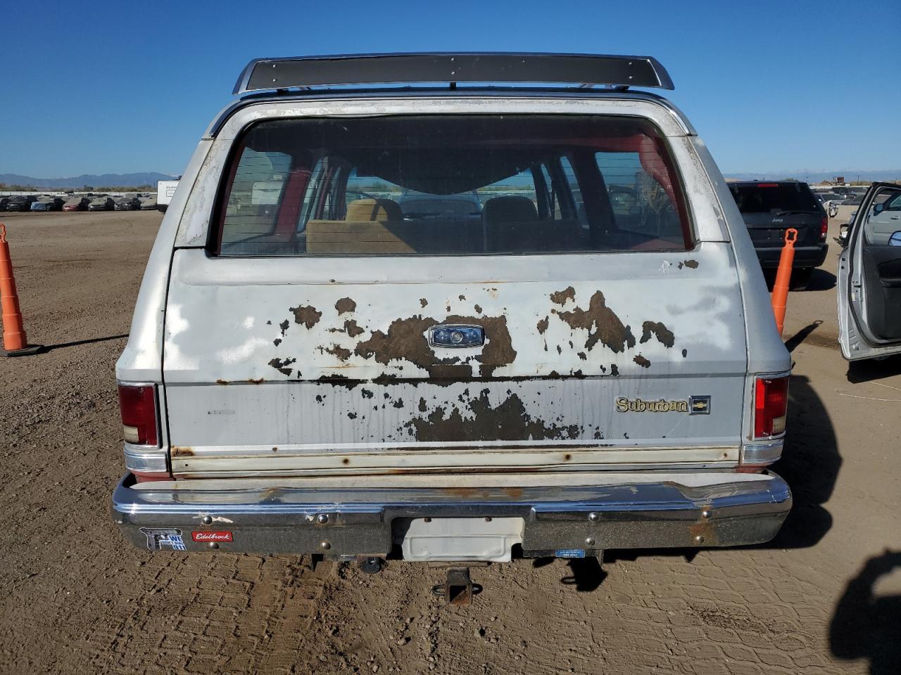 1983 Chevrolet Suburban K10 Серебряный vin: 1G8EK16L4DF118671