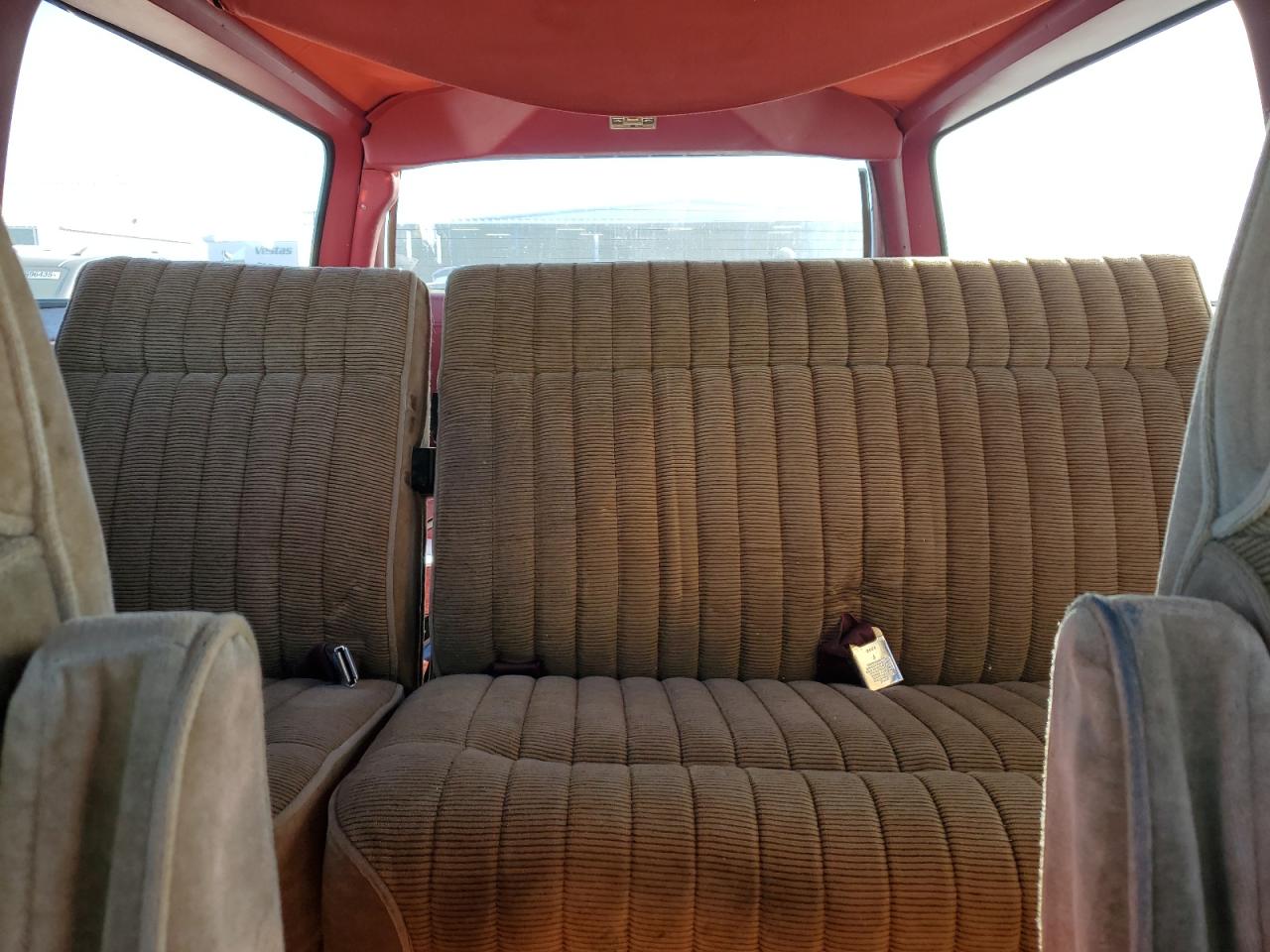 1983 Chevrolet Suburban K10 Серебряный vin: 1G8EK16L4DF118671