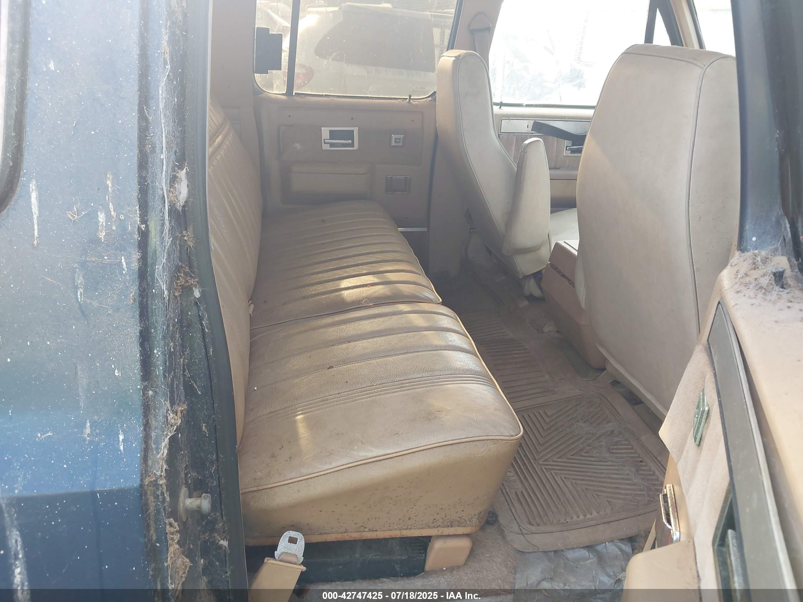 1984 Chevrolet Suburban K10 Blue vin: 1G8EK16L4EF128702