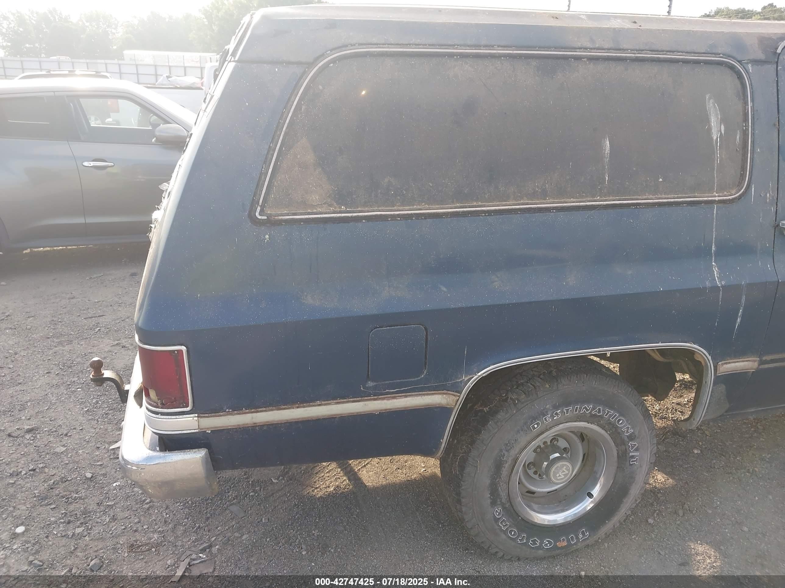 1984 Chevrolet Suburban K10 Blue vin: 1G8EK16L4EF128702