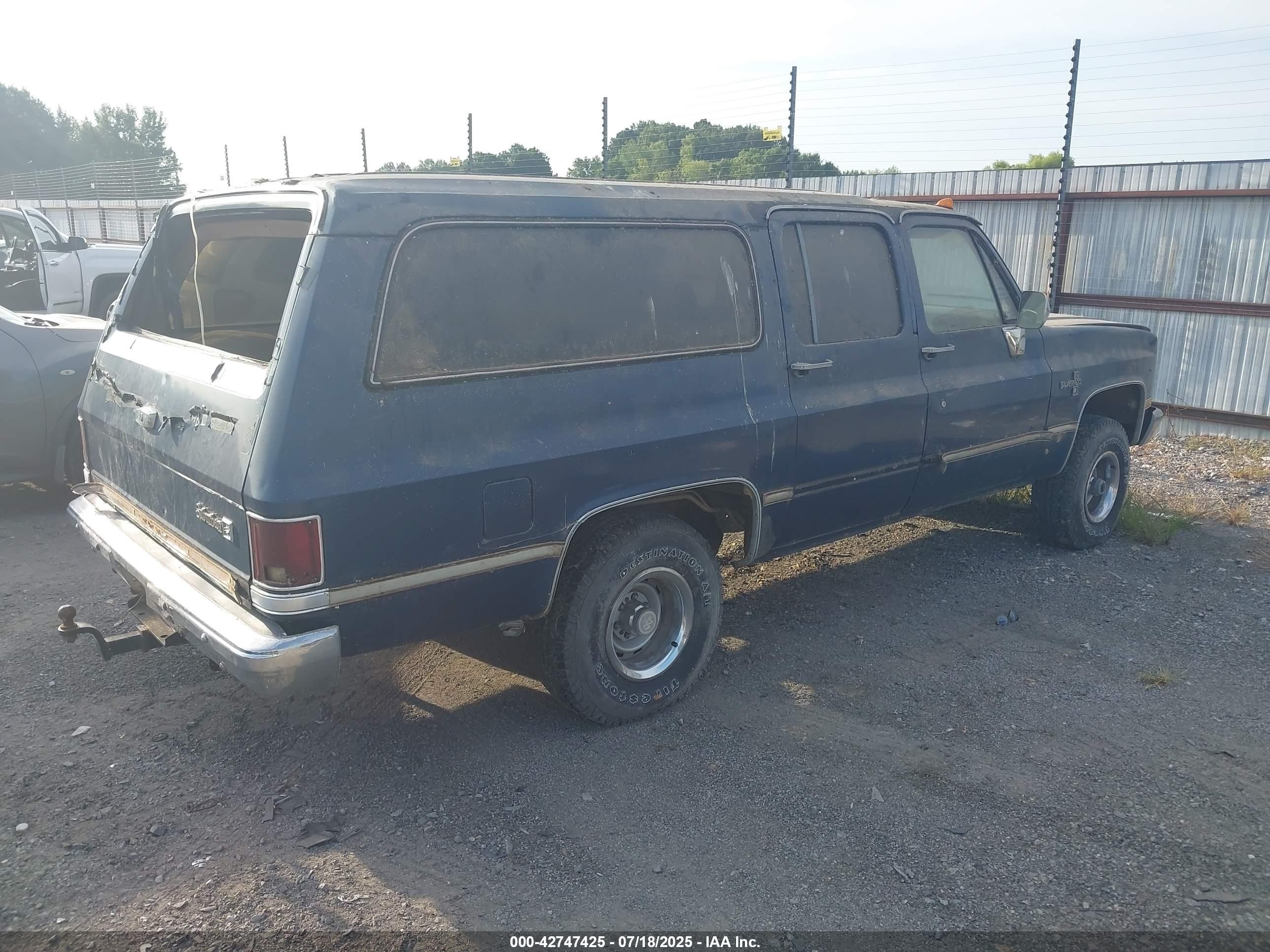 1984 Chevrolet Suburban K10 Blue vin: 1G8EK16L4EF128702