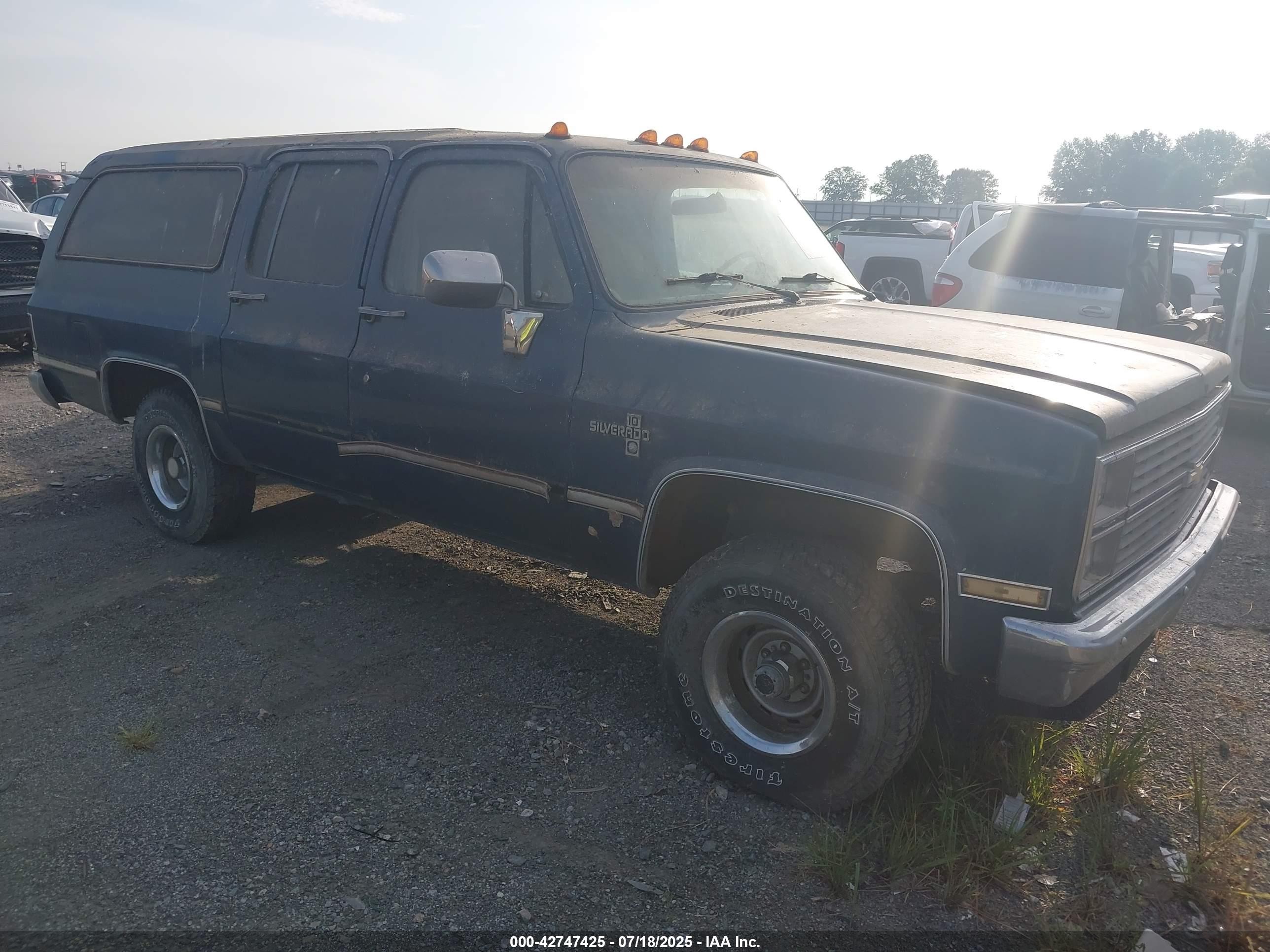 1984 Chevrolet Suburban K10 Blue vin: 1G8EK16L4EF128702