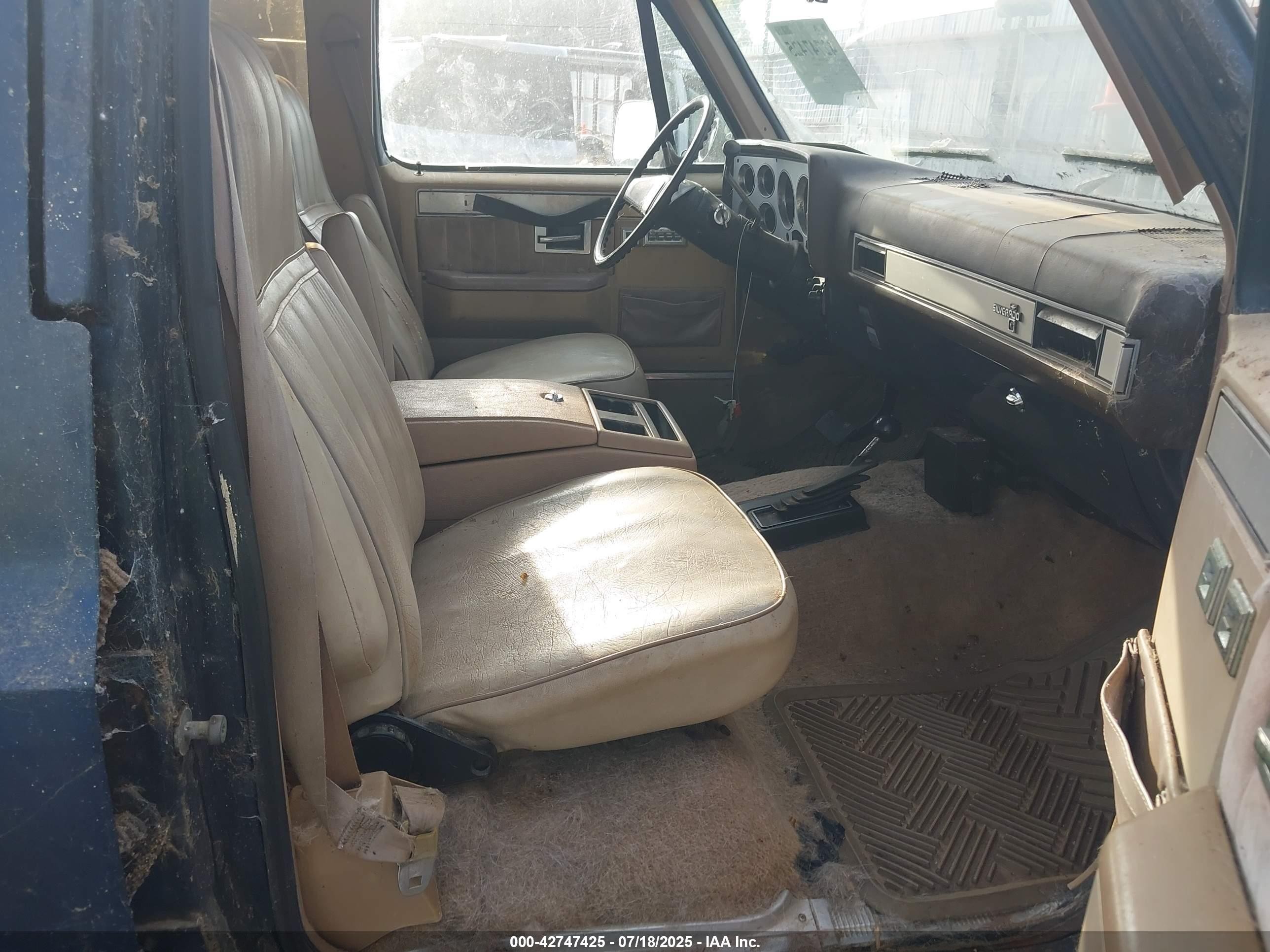 1984 Chevrolet Suburban K10 Blue vin: 1G8EK16L4EF128702