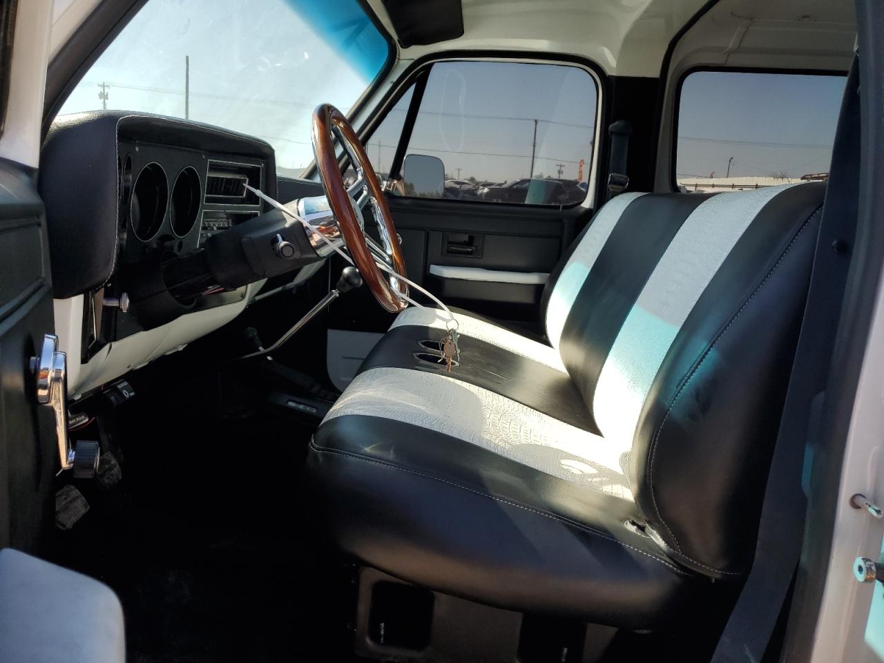 1986 Chevrolet Blazer K10   White vin: 1G8EK18H6GF150874