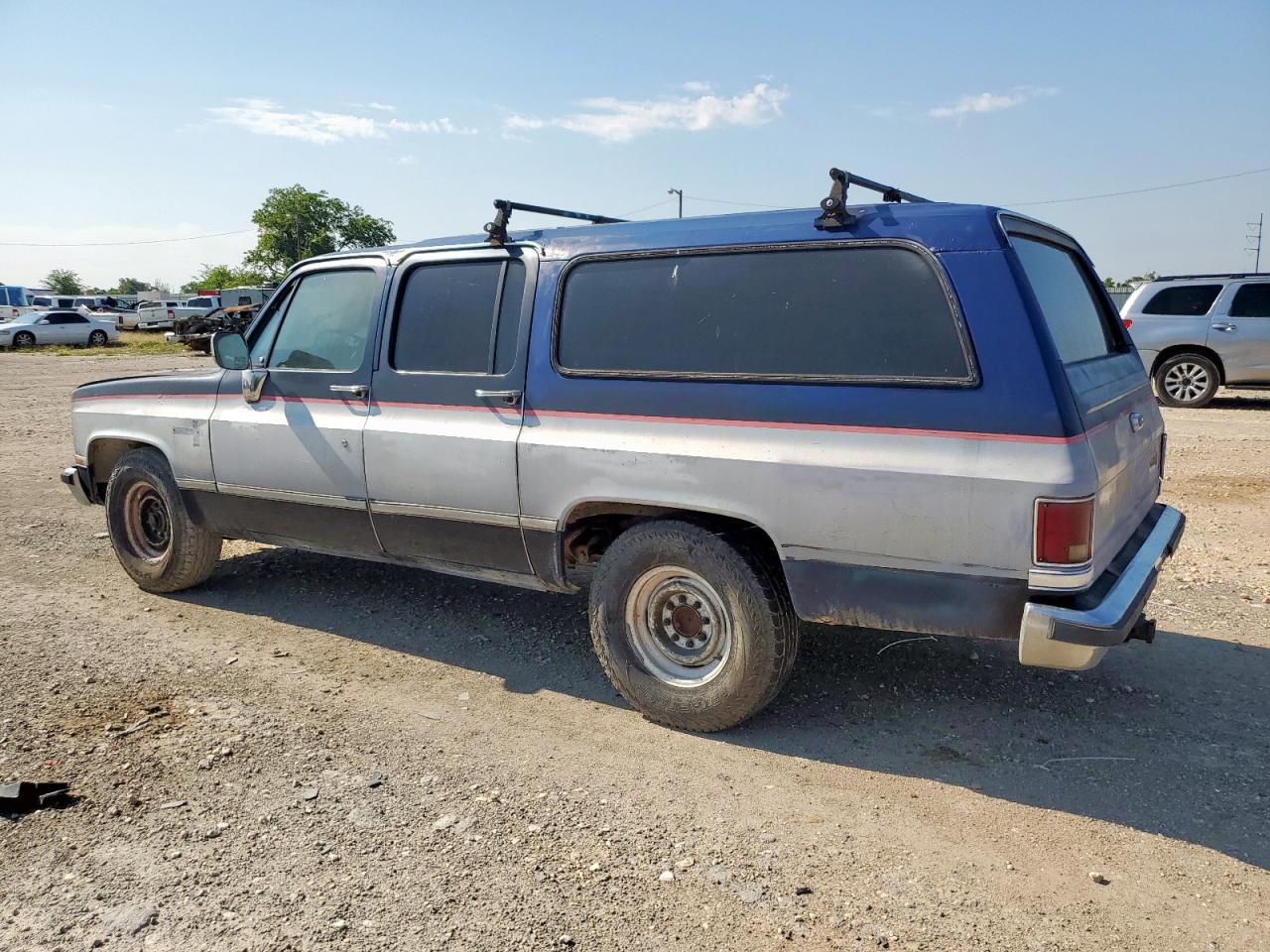 1985 Chevrolet Suburban C2 Two Tone vin: 1G8GC26M3FF129135