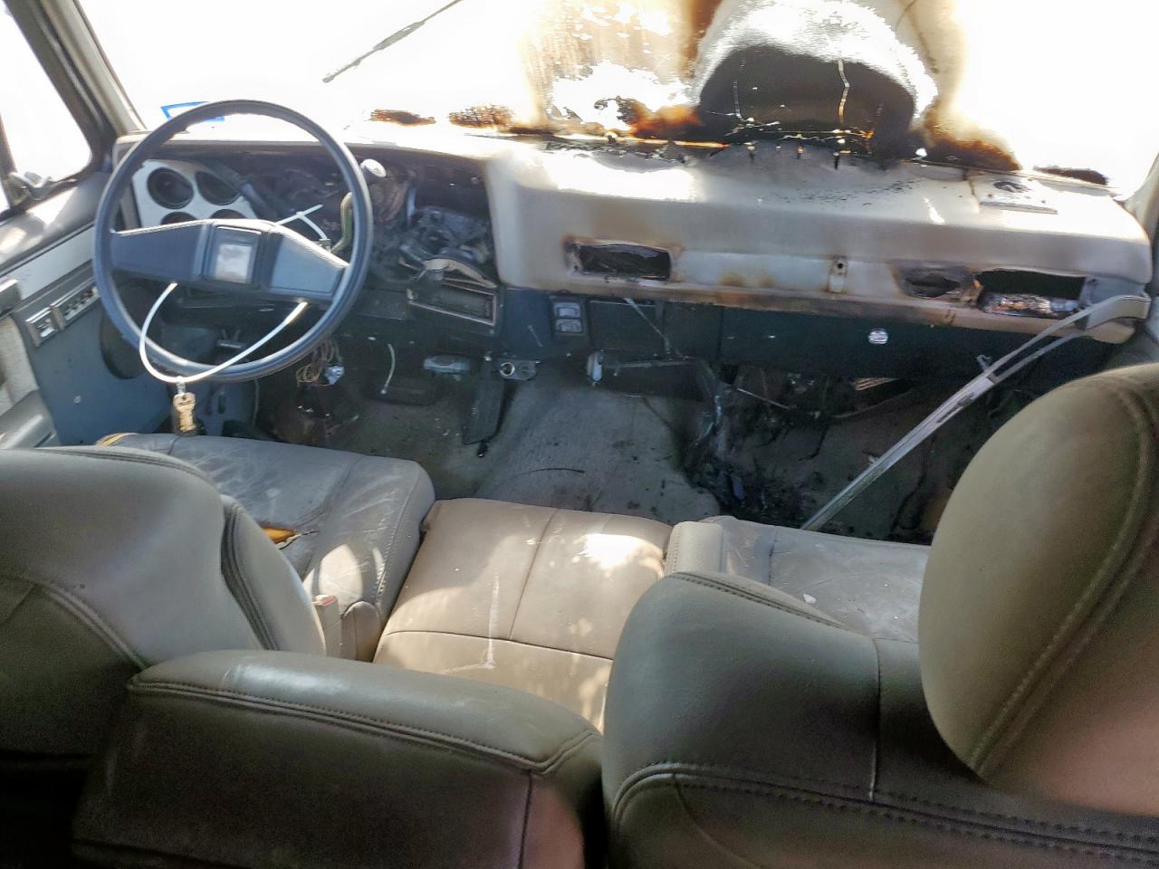 1985 Chevrolet Suburban C2 Two Tone vin: 1G8GC26M3FF129135
