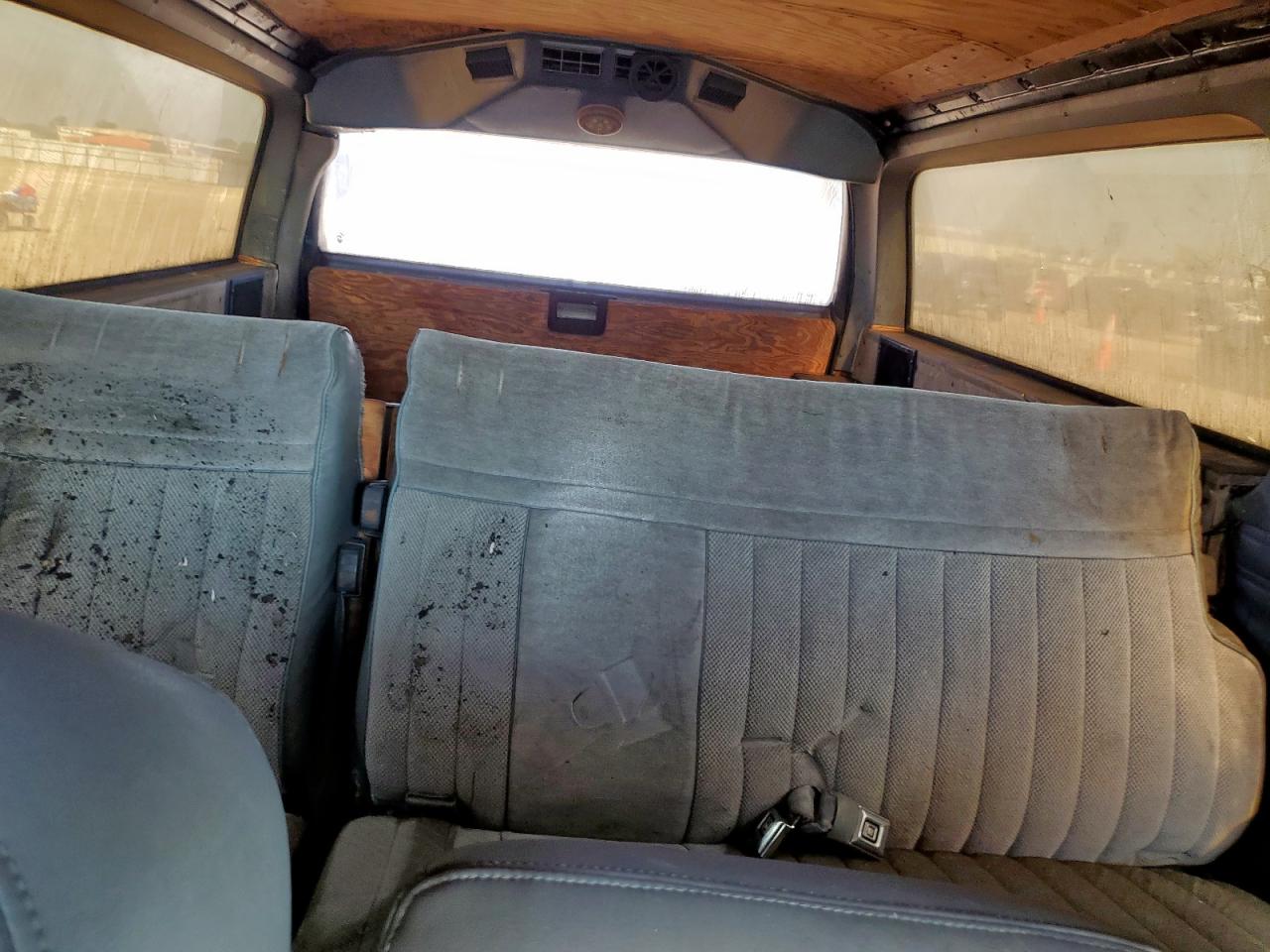 1985 Chevrolet Suburban C2 Two Tone vin: 1G8GC26M3FF129135