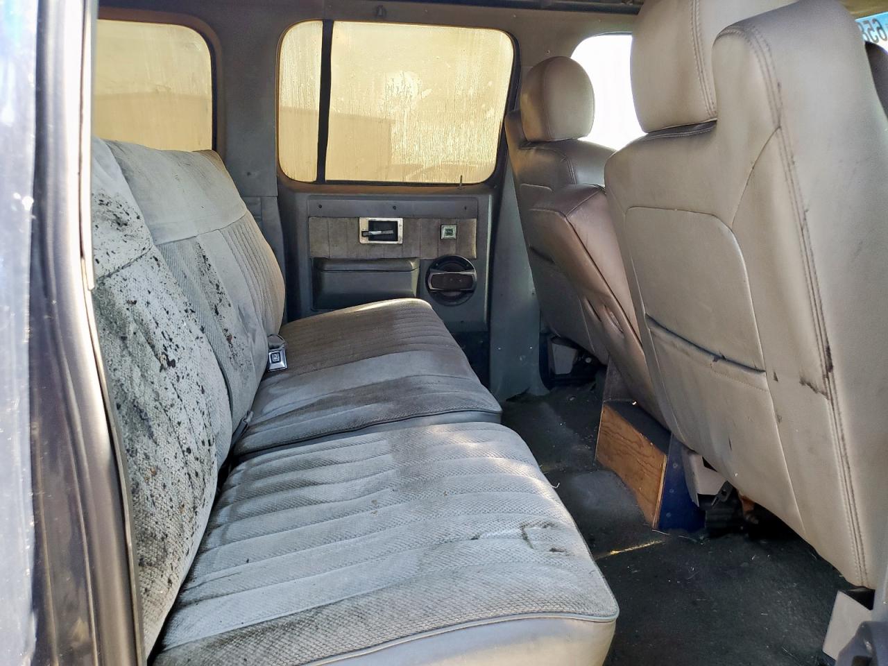 1985 Chevrolet Suburban C2 Two Tone vin: 1G8GC26M3FF129135