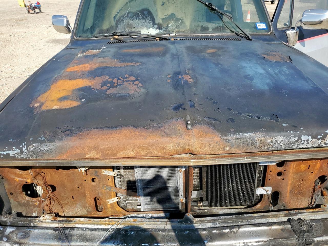 1985 Chevrolet Suburban C2 Two Tone vin: 1G8GC26M3FF129135