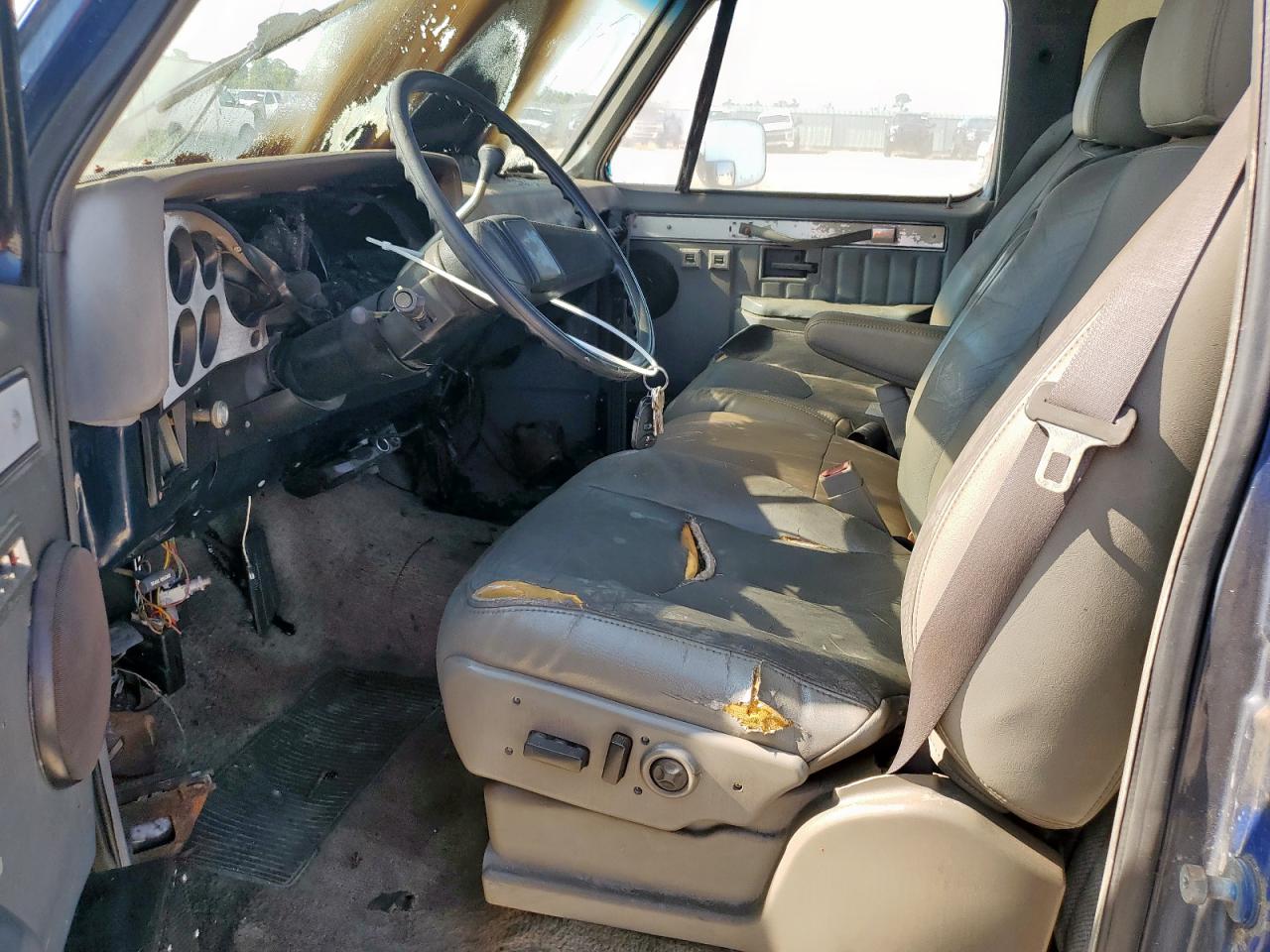 1985 Chevrolet Suburban C2 Two Tone vin: 1G8GC26M3FF129135