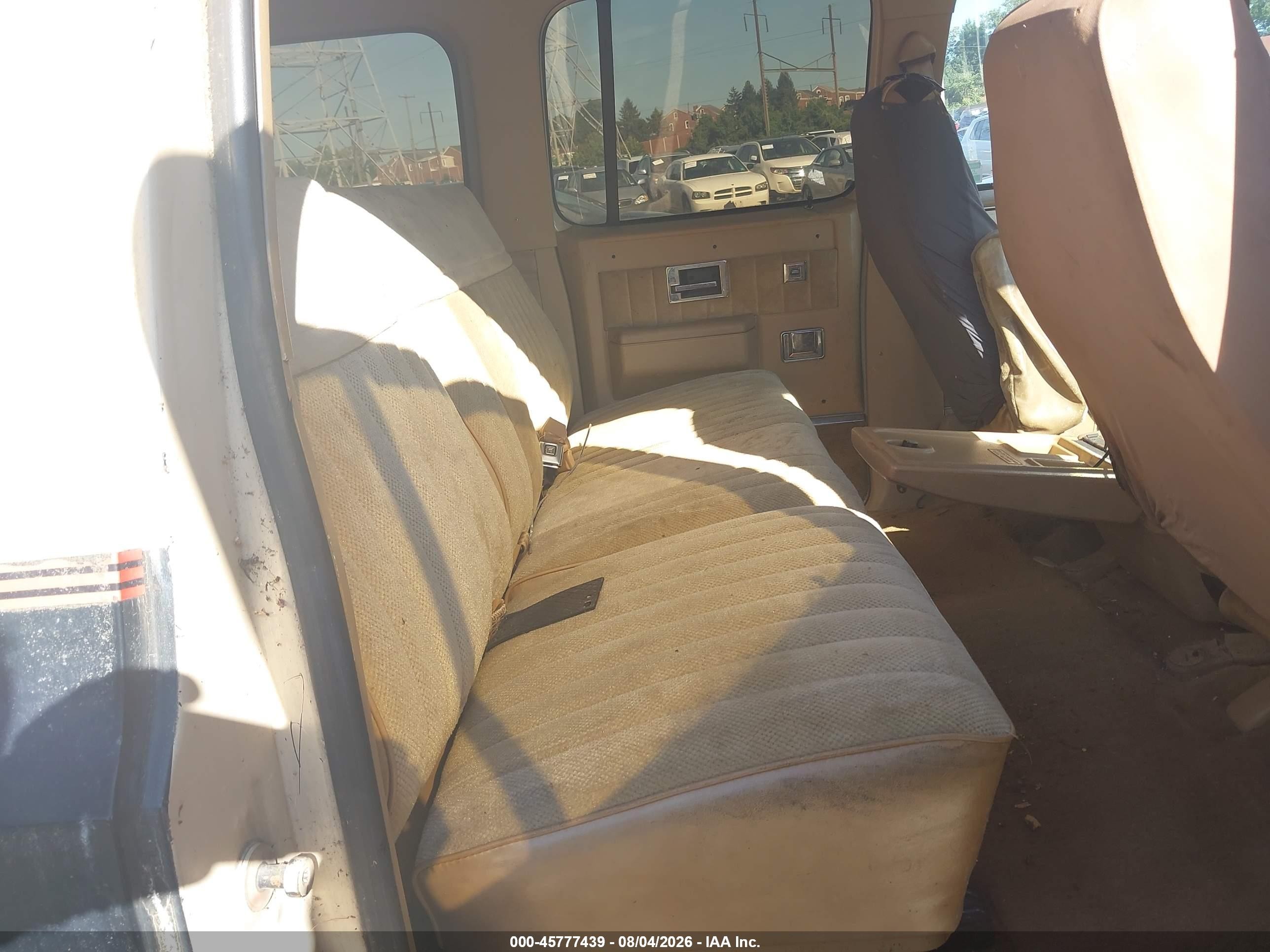 1986 Chevrolet Suburban C2 Burgundy vin: 1G8GC26M3GF116435