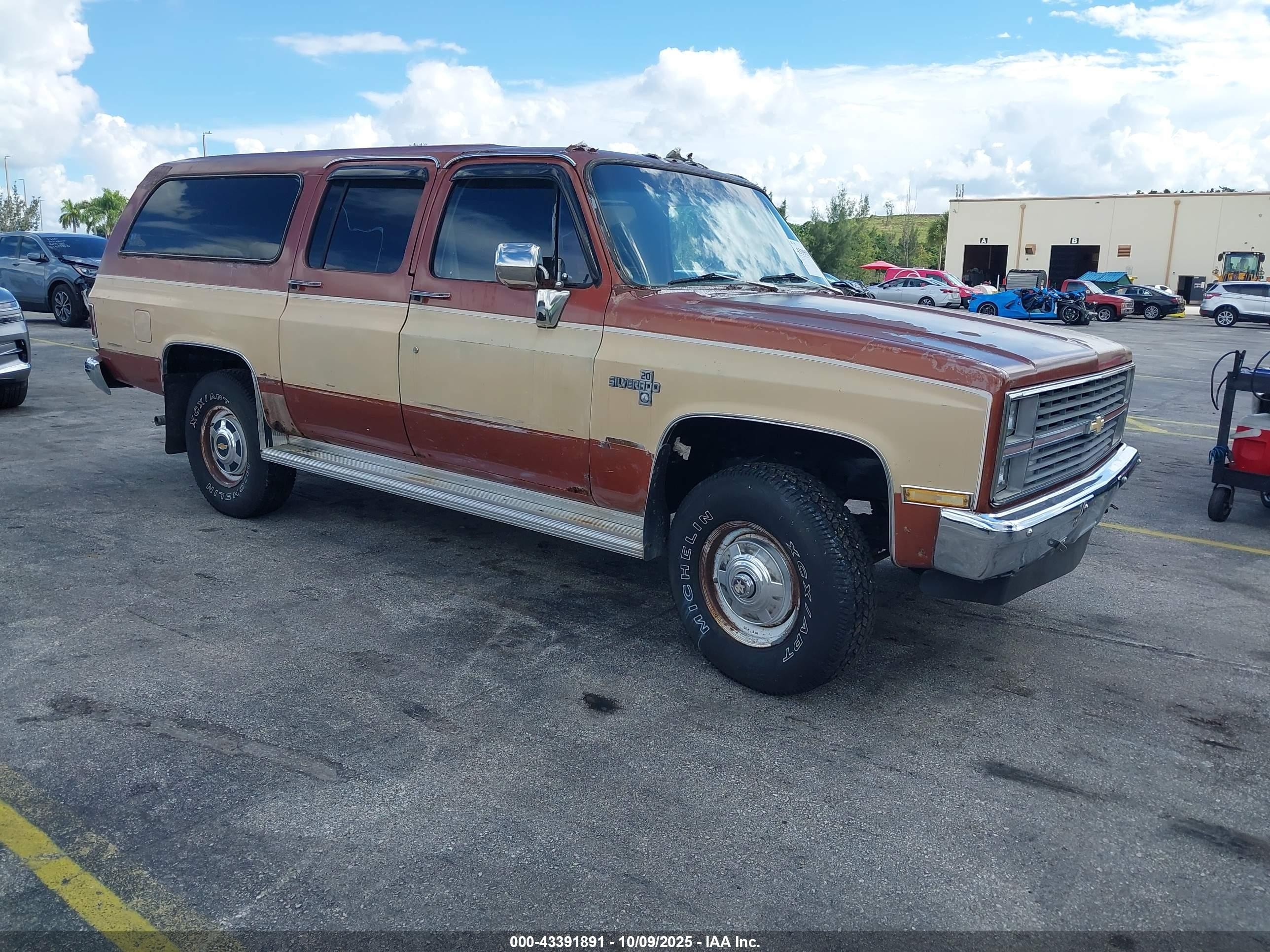 1983 Chevrolet Suburban K2 Коричневый vin: 1G8GK26M1DF116092