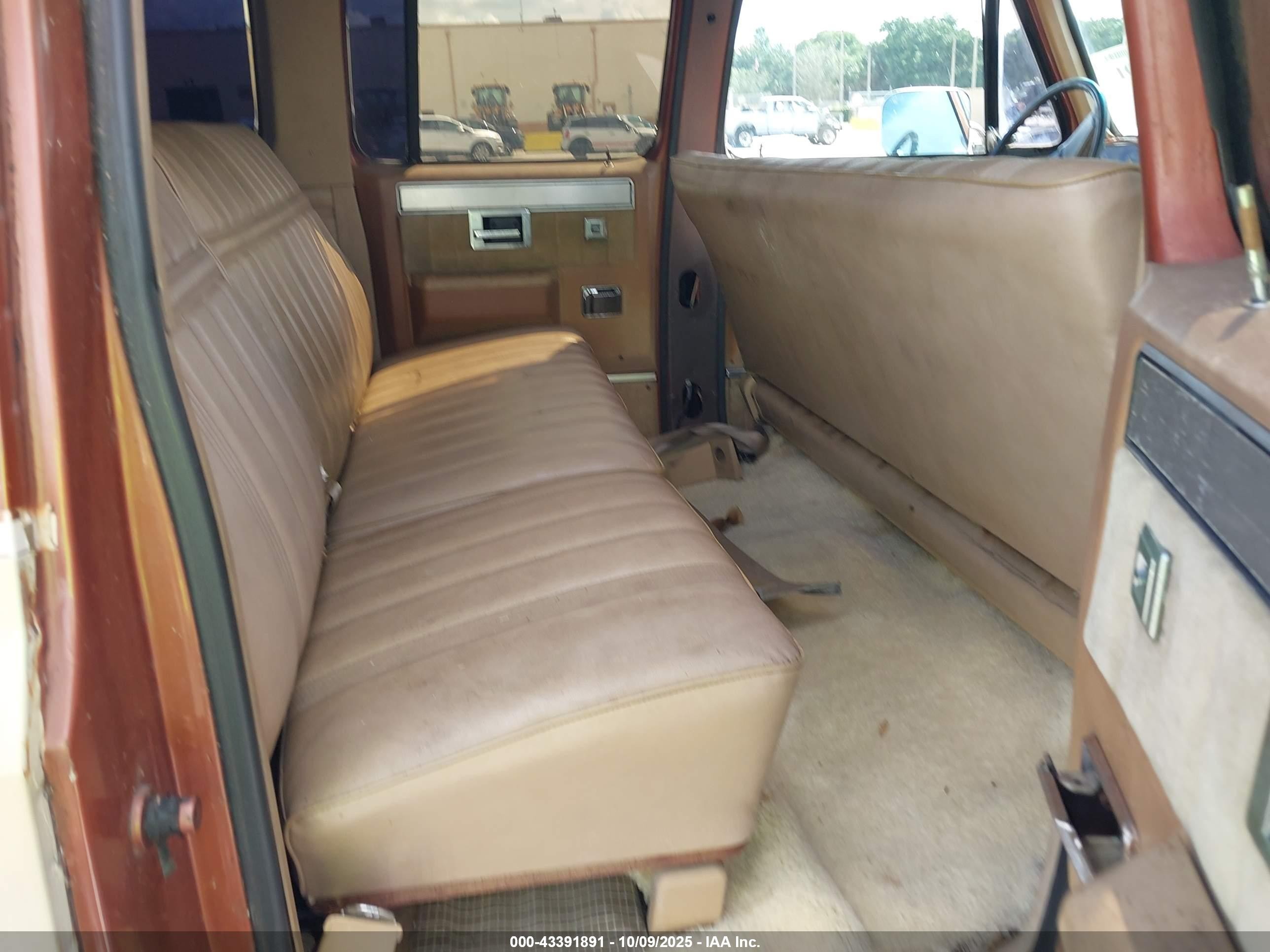 1983 Chevrolet Suburban K2 Brown vin: 1G8GK26M1DF116092