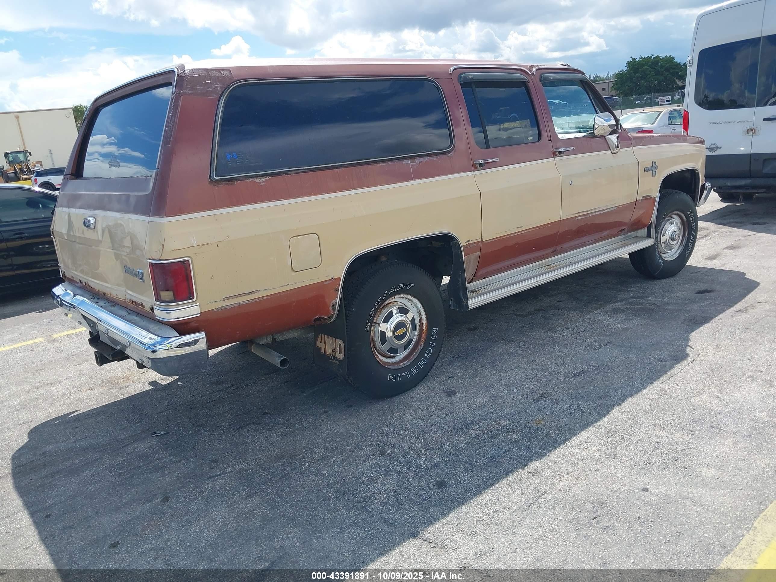 1983 Chevrolet Suburban K2 Brown vin: 1G8GK26M1DF116092