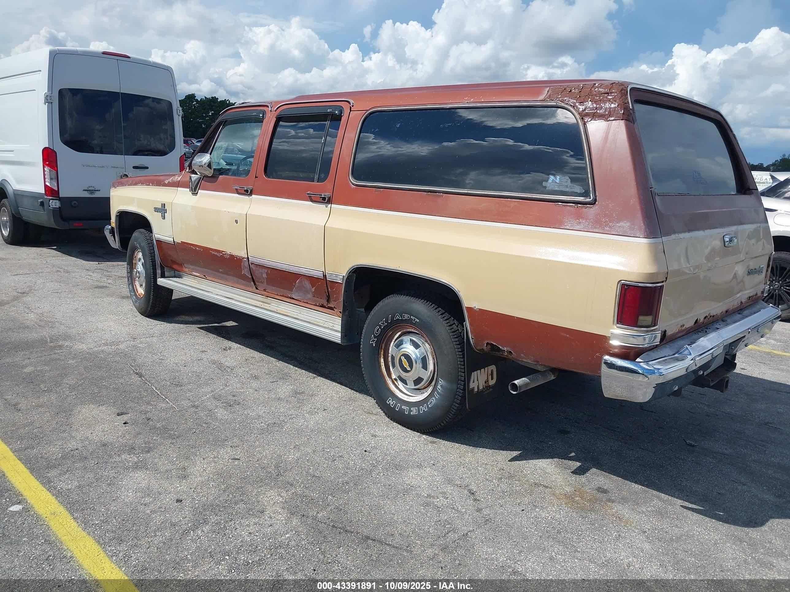1983 Chevrolet Suburban K2 Brown vin: 1G8GK26M1DF116092