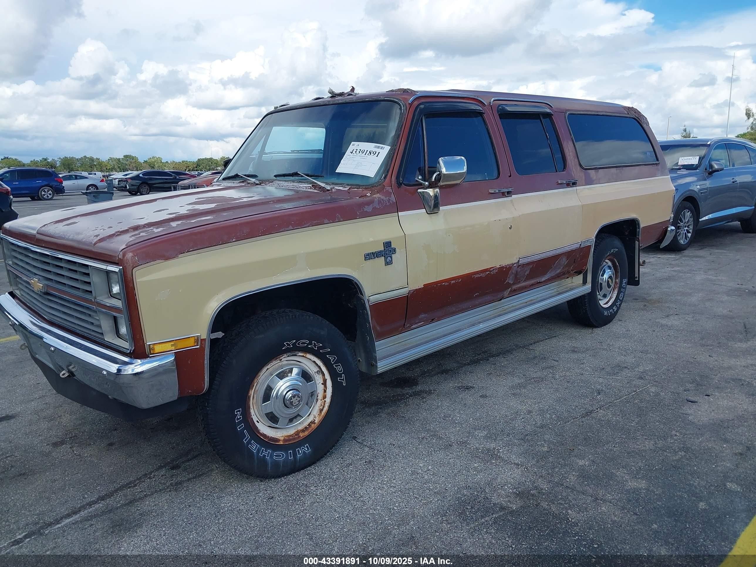 1983 Chevrolet Suburban K2 Brown vin: 1G8GK26M1DF116092