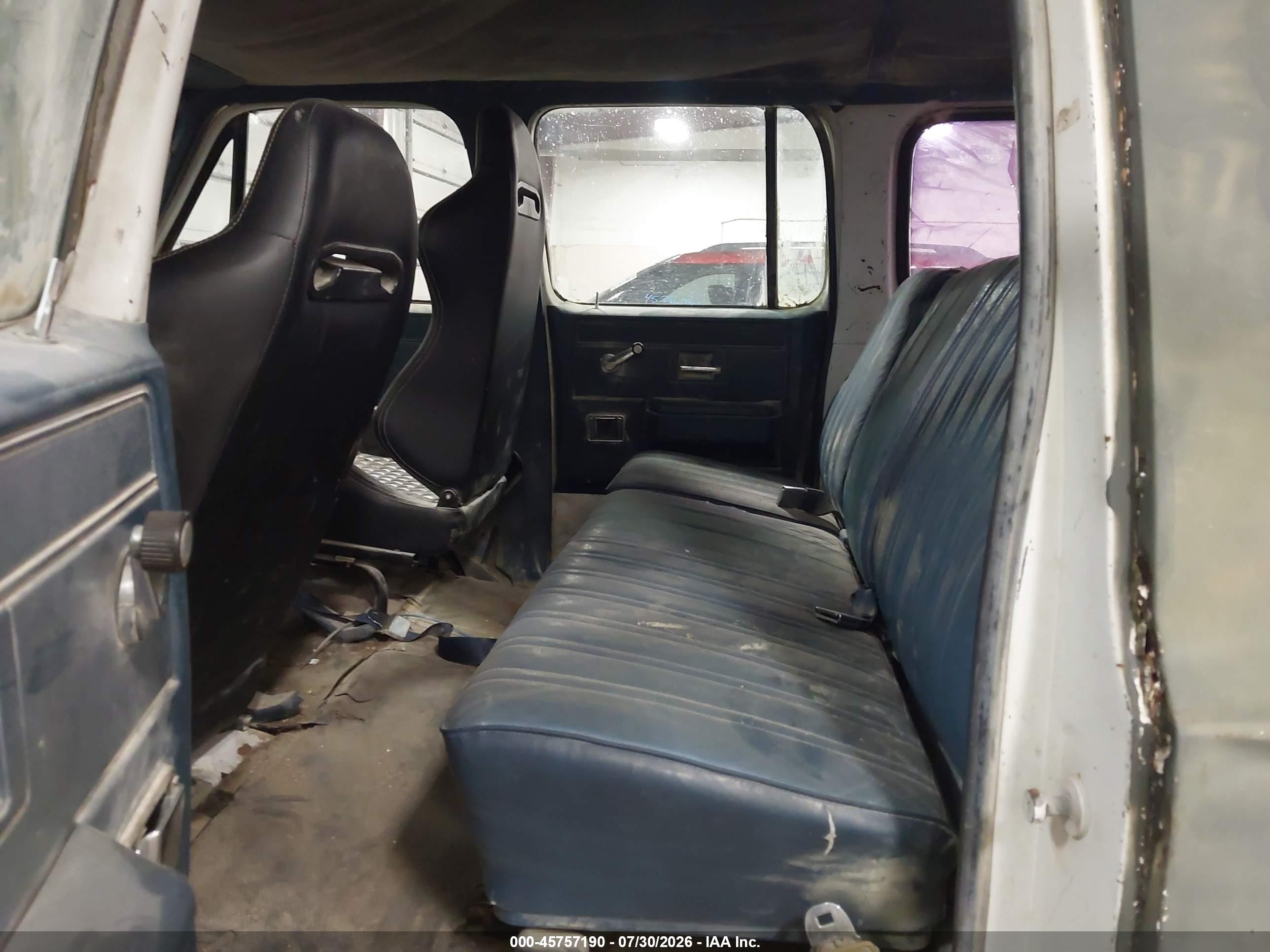 1983 Chevrolet Suburban K2 Зеленый vin: 1G8GK26M5DF162072