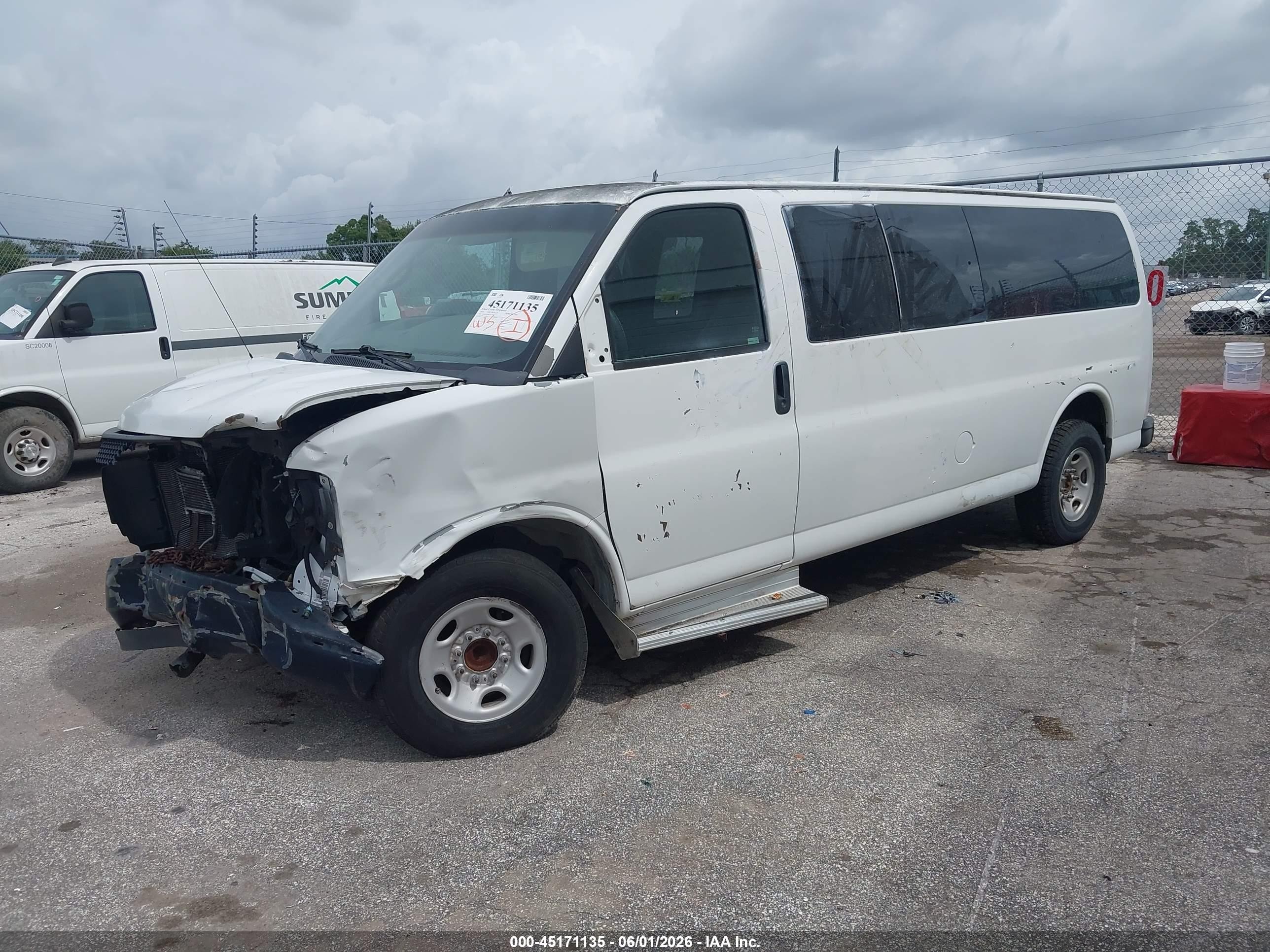 2010 Chevrolet Express 3500 Ls White vin: 1GA2GZDG7A1128577
