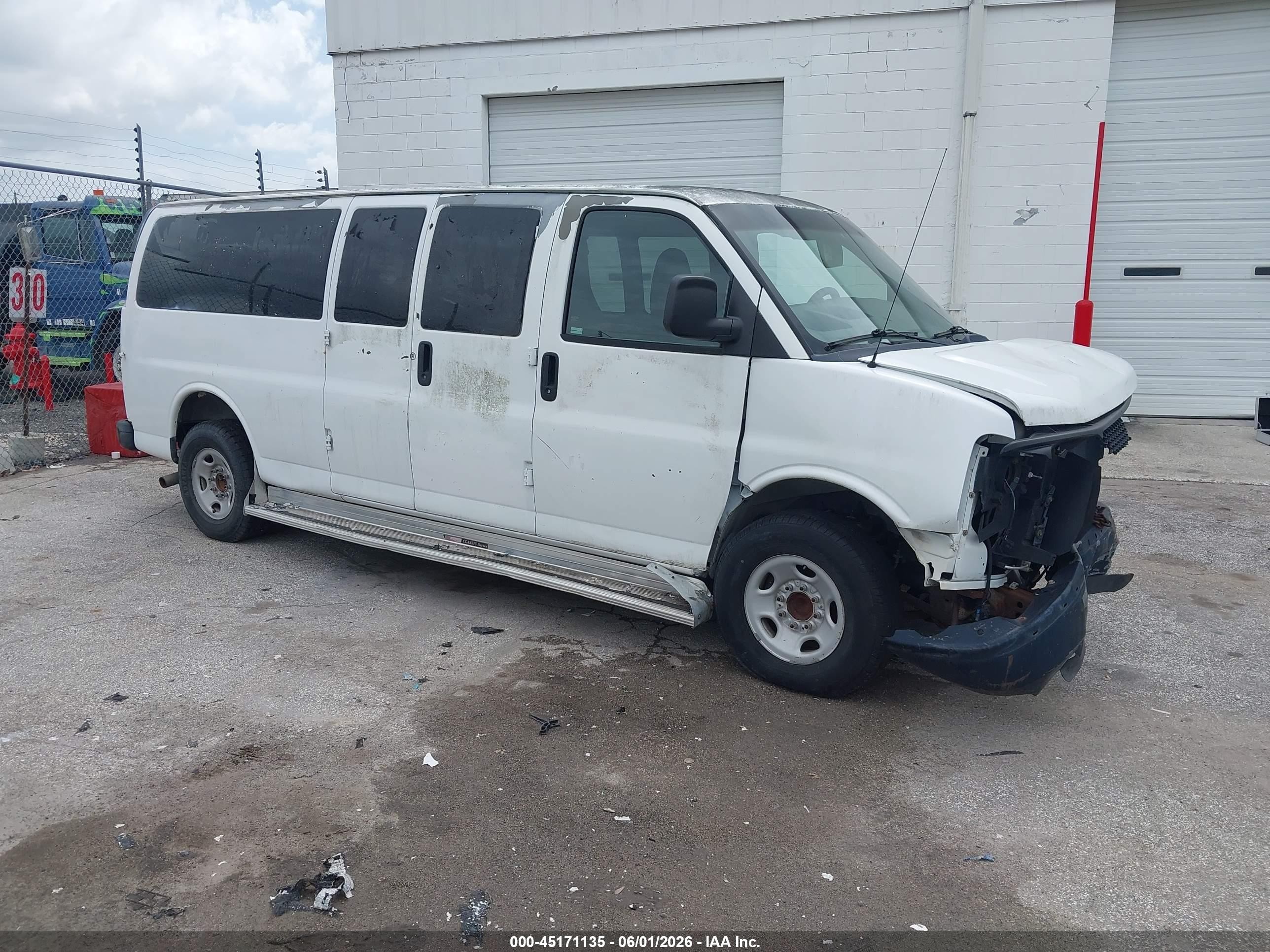 2010 Chevrolet Express 3500 Ls White vin: 1GA2GZDG7A1128577