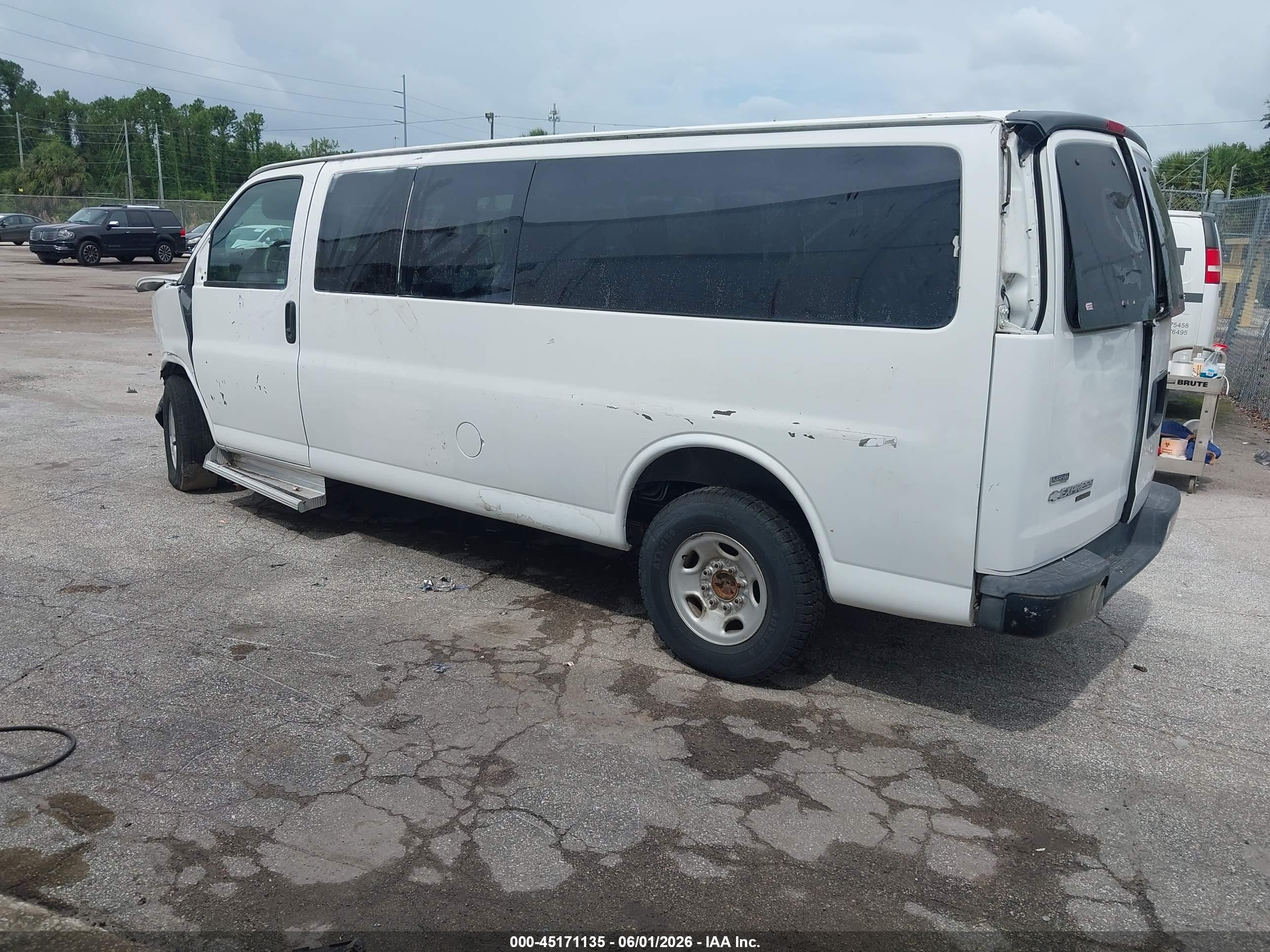 2010 Chevrolet Express 3500 Ls White vin: 1GA2GZDG7A1128577